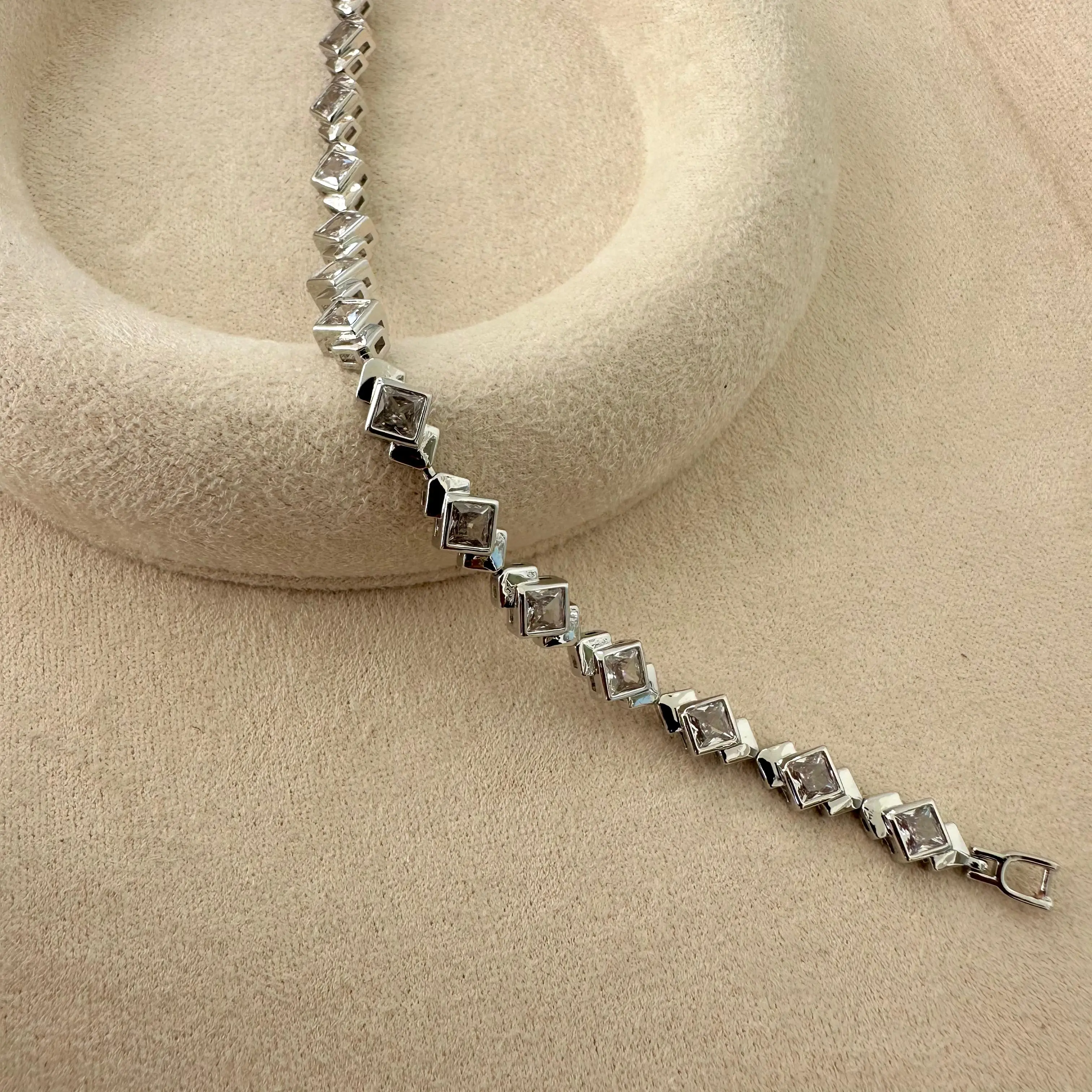 GY0038 Silver Kare Taşlı Bileklik