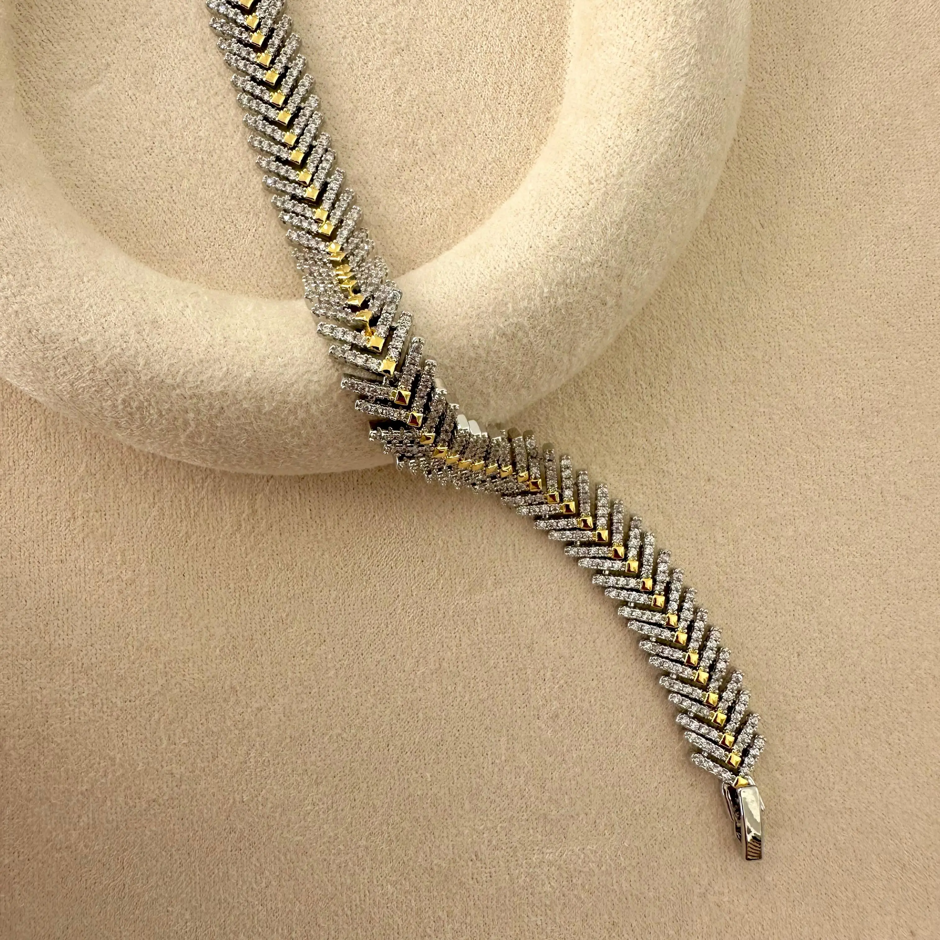 GY0058 Gold Silver Ok Model Taşlı Bileklik