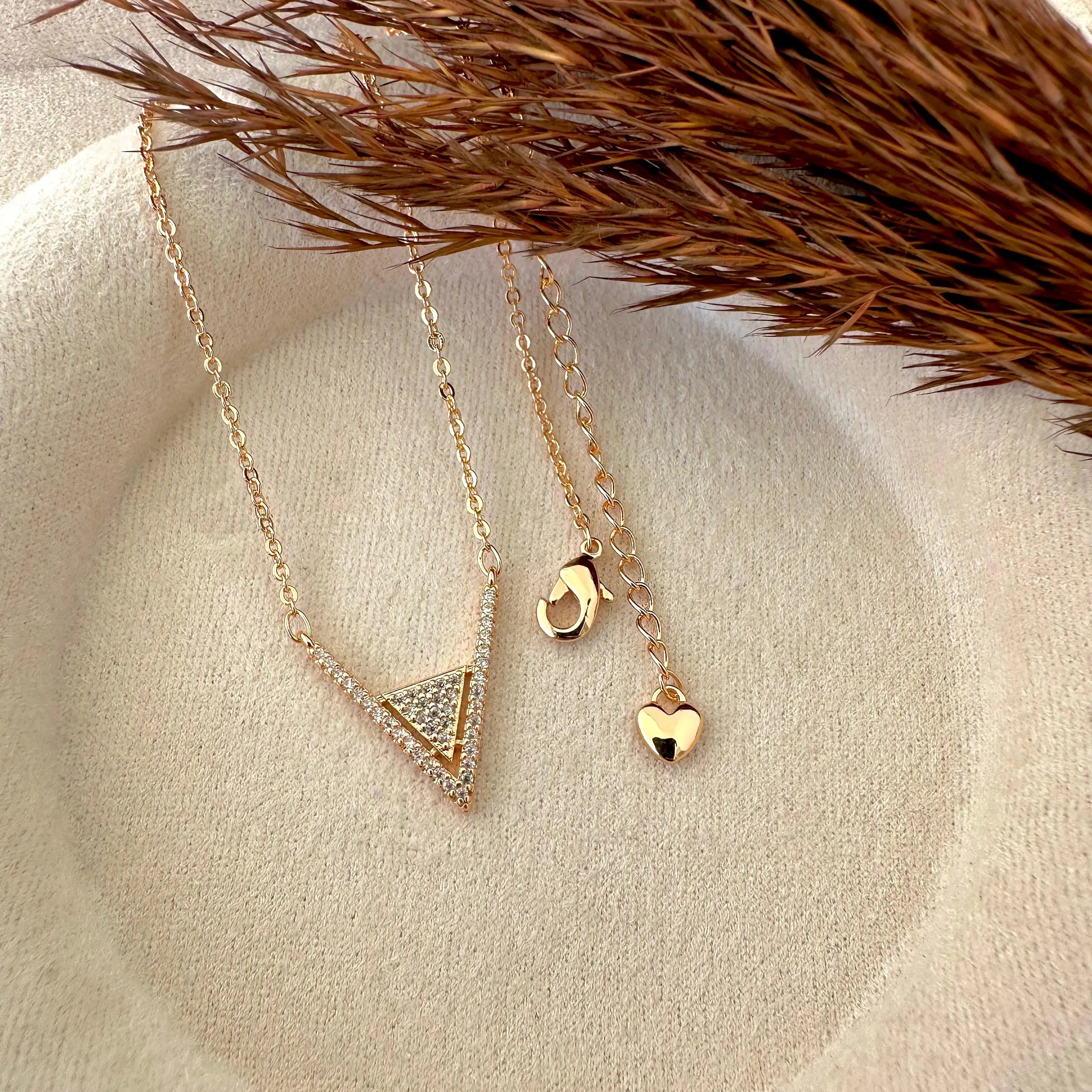 GY0009 Gold Üçgen Taşlı Kolye