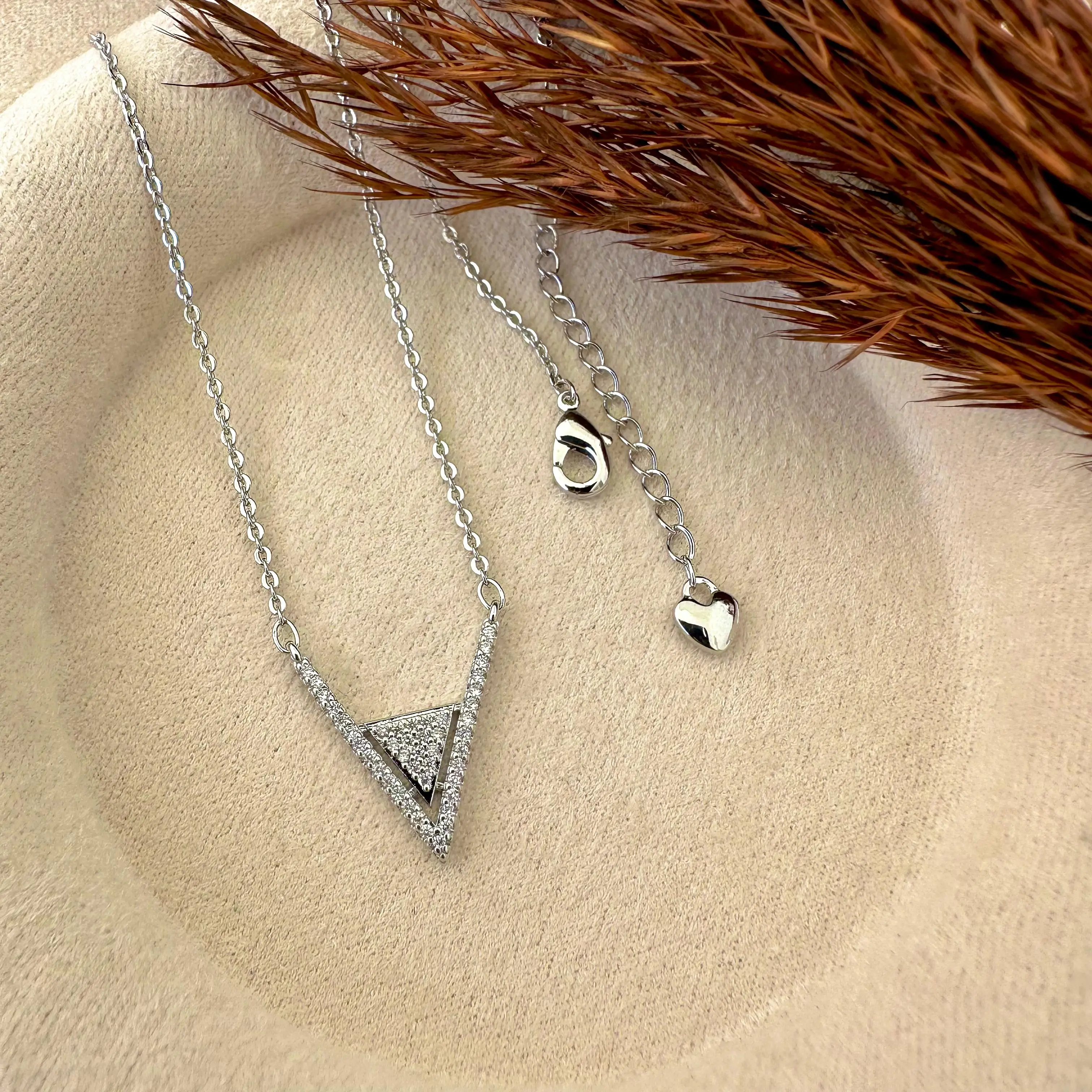 GY0010 Silver Üçgen Taşlı Kolye