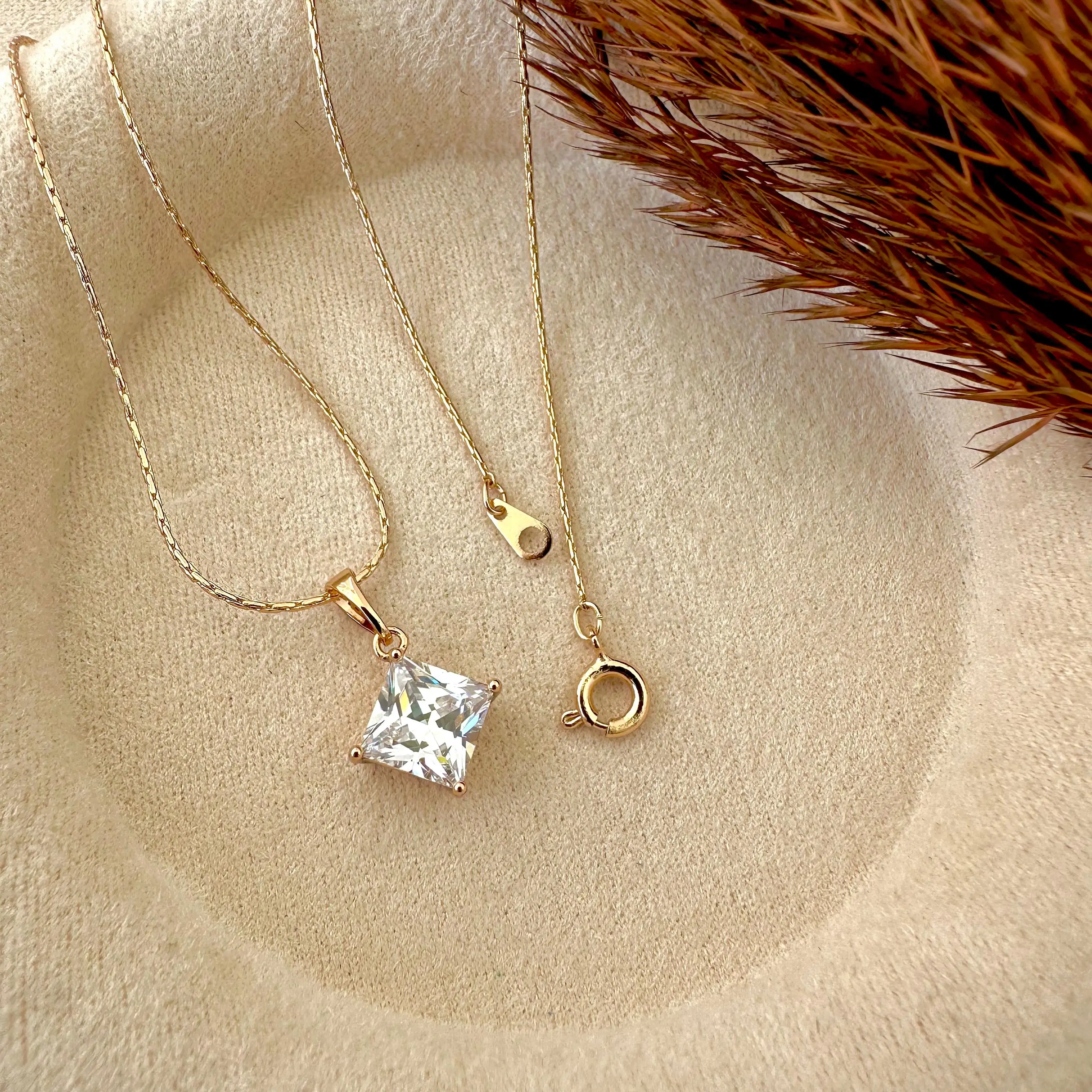 GY0015 Gold Kare Taş Uçlu Kolye