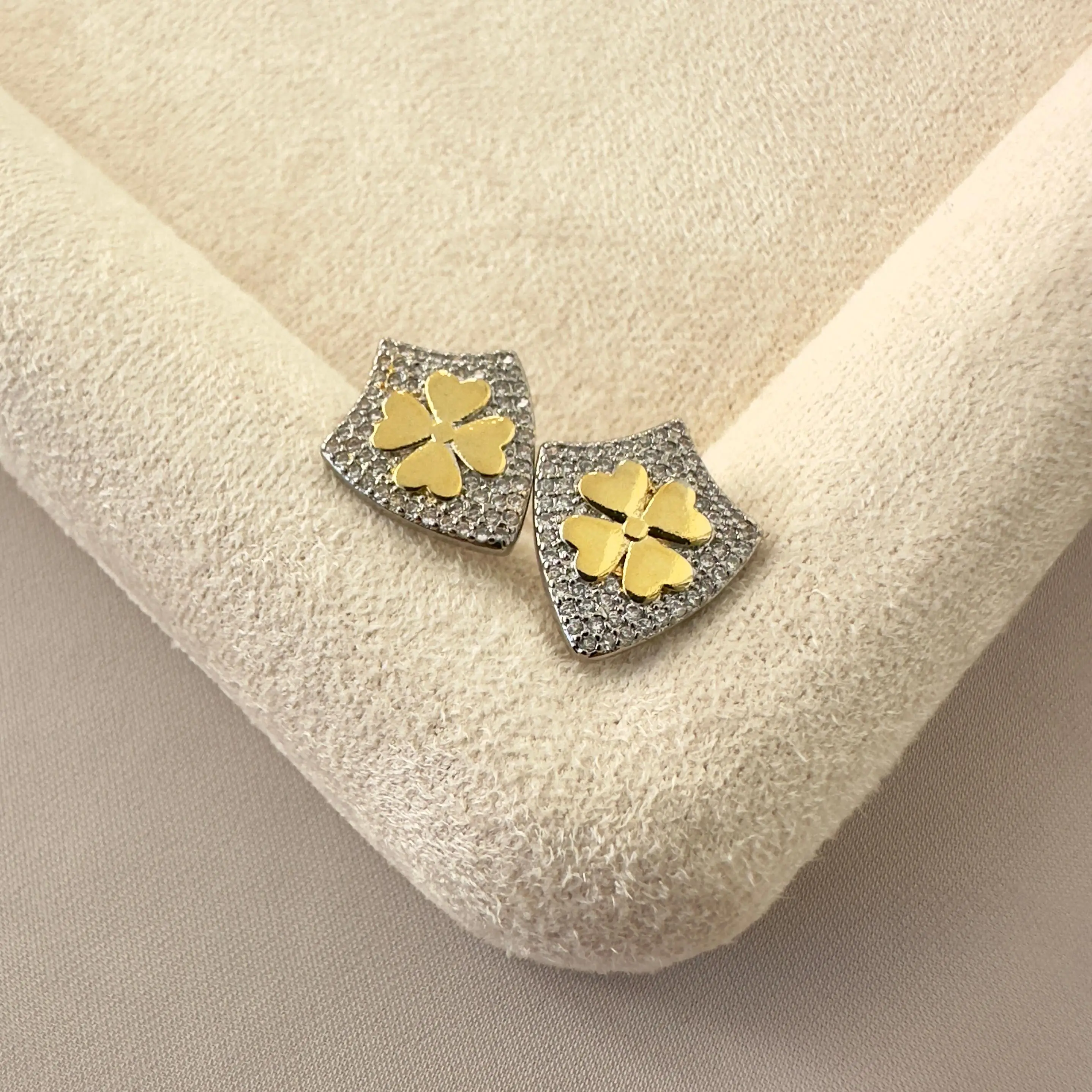 Yonca Desenli Gold & Silver Arma Küpe