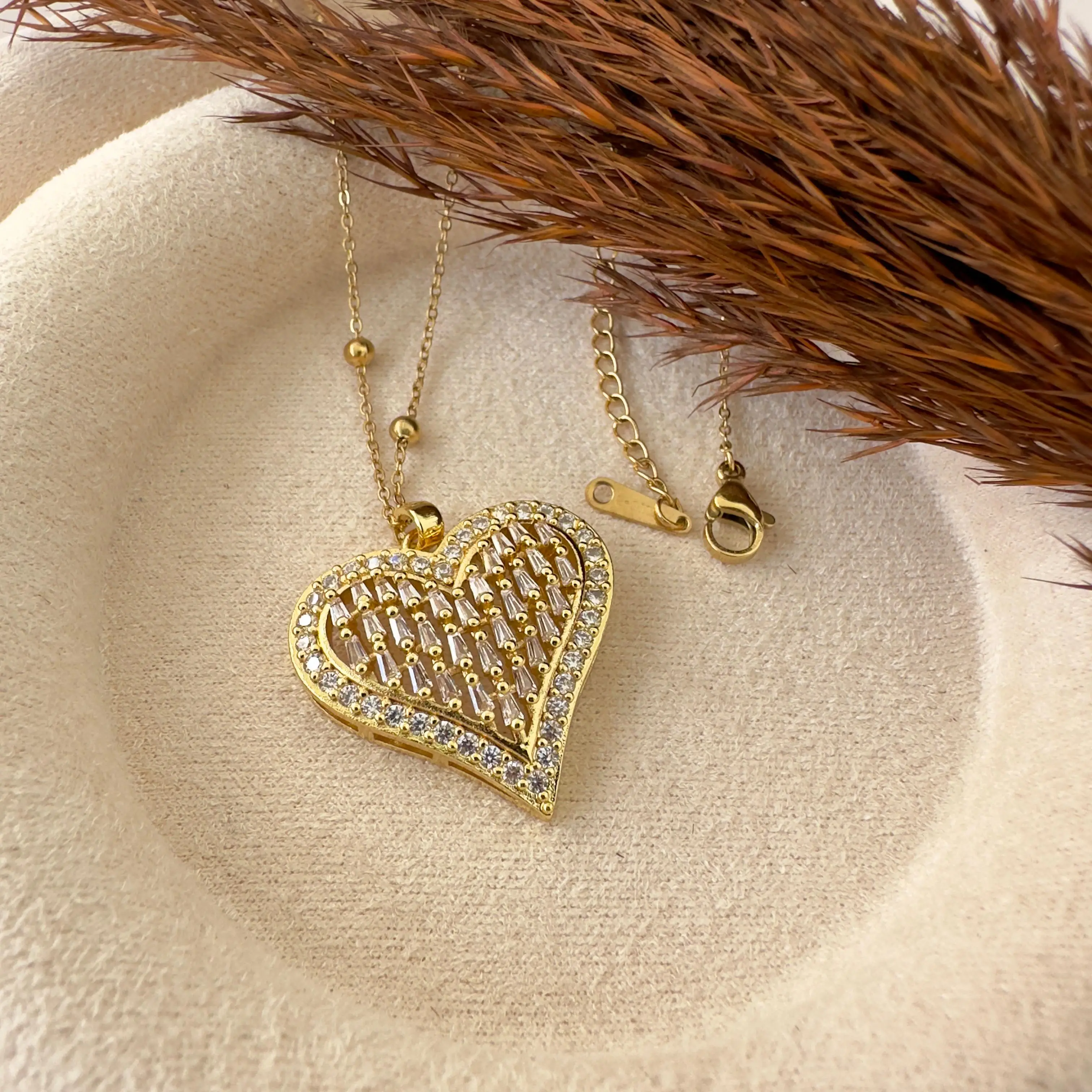 GY0054 Gold Taşlı Büyük Kalp Kolye