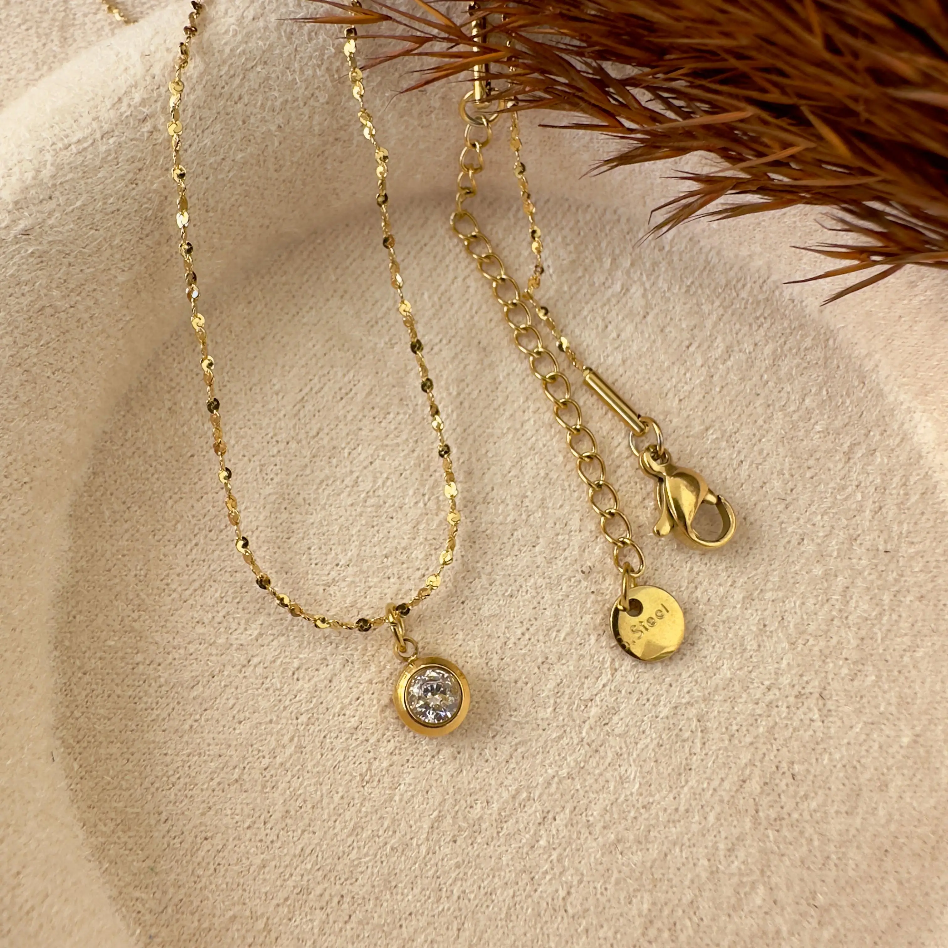 GY0075 Gold Tek Taş Uçlu Kolye