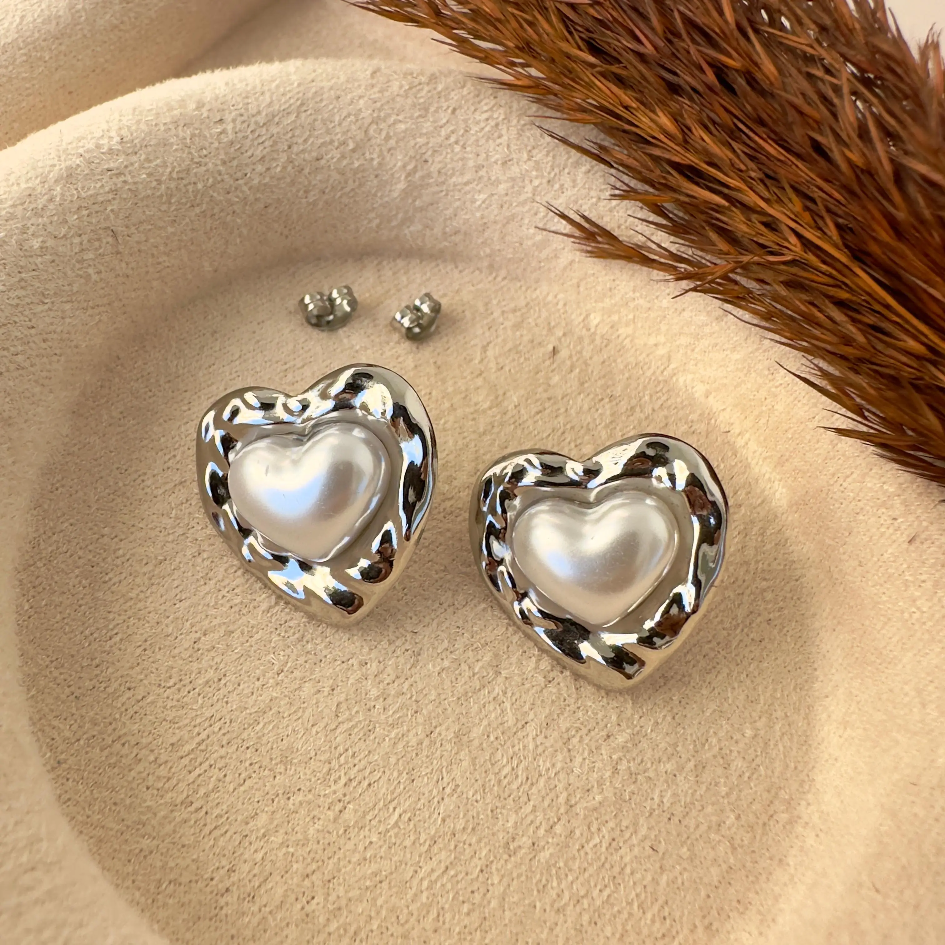 GY0015 Silver İncili Kalp Küpe
