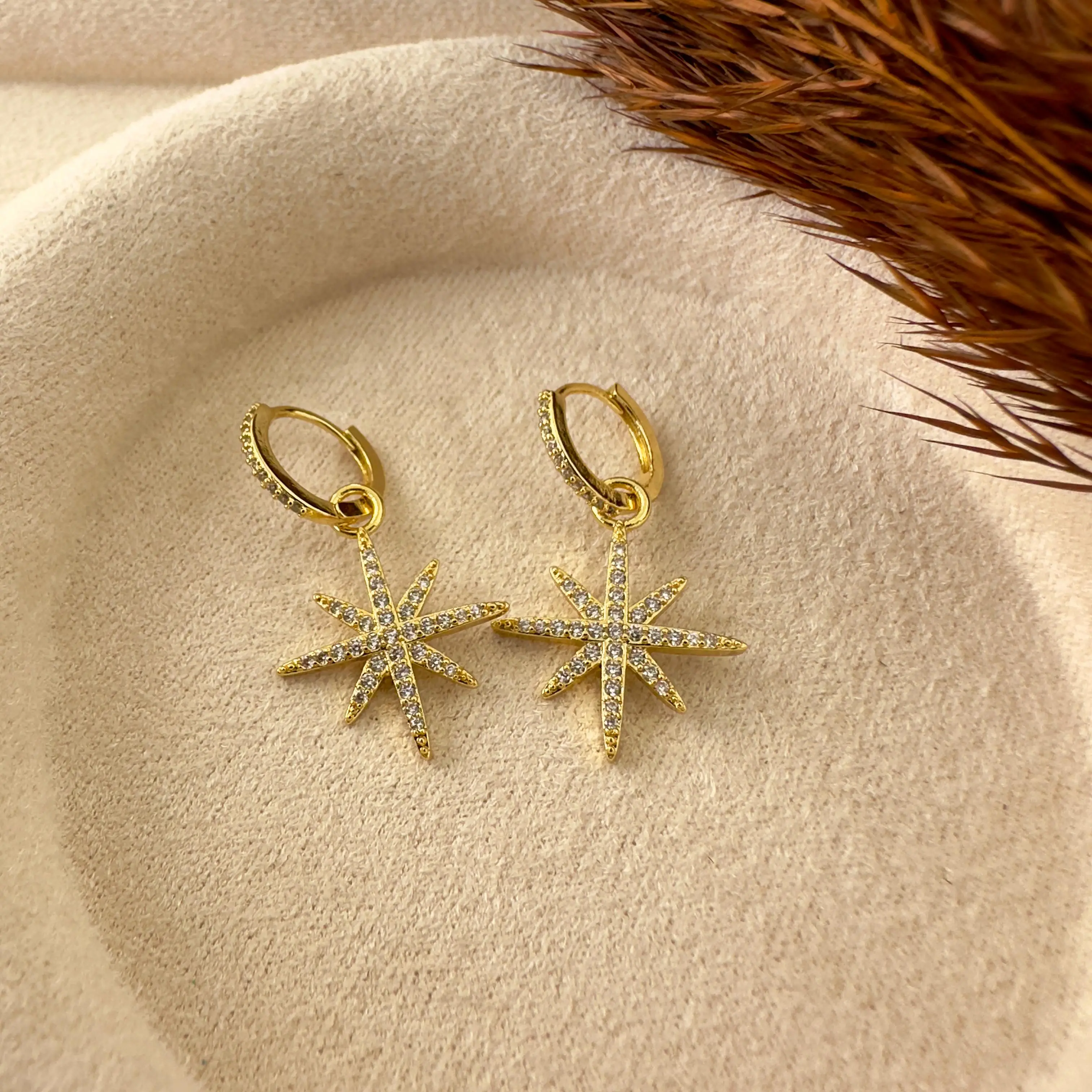 GY0029 Gold Sallantılı Yıldız Küpe