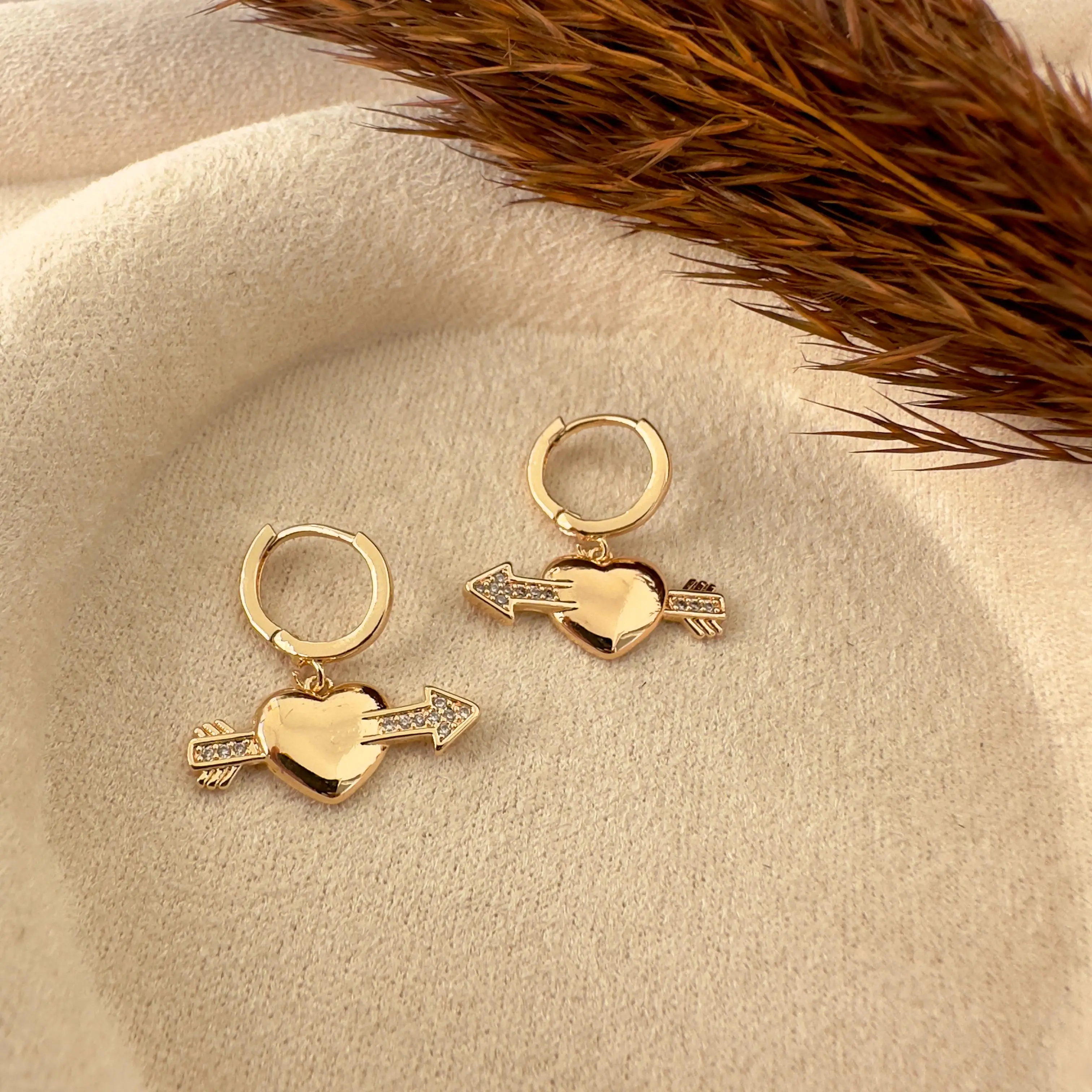 GY0033 Rose Gold Ok Saplanmış Kalp Küpe