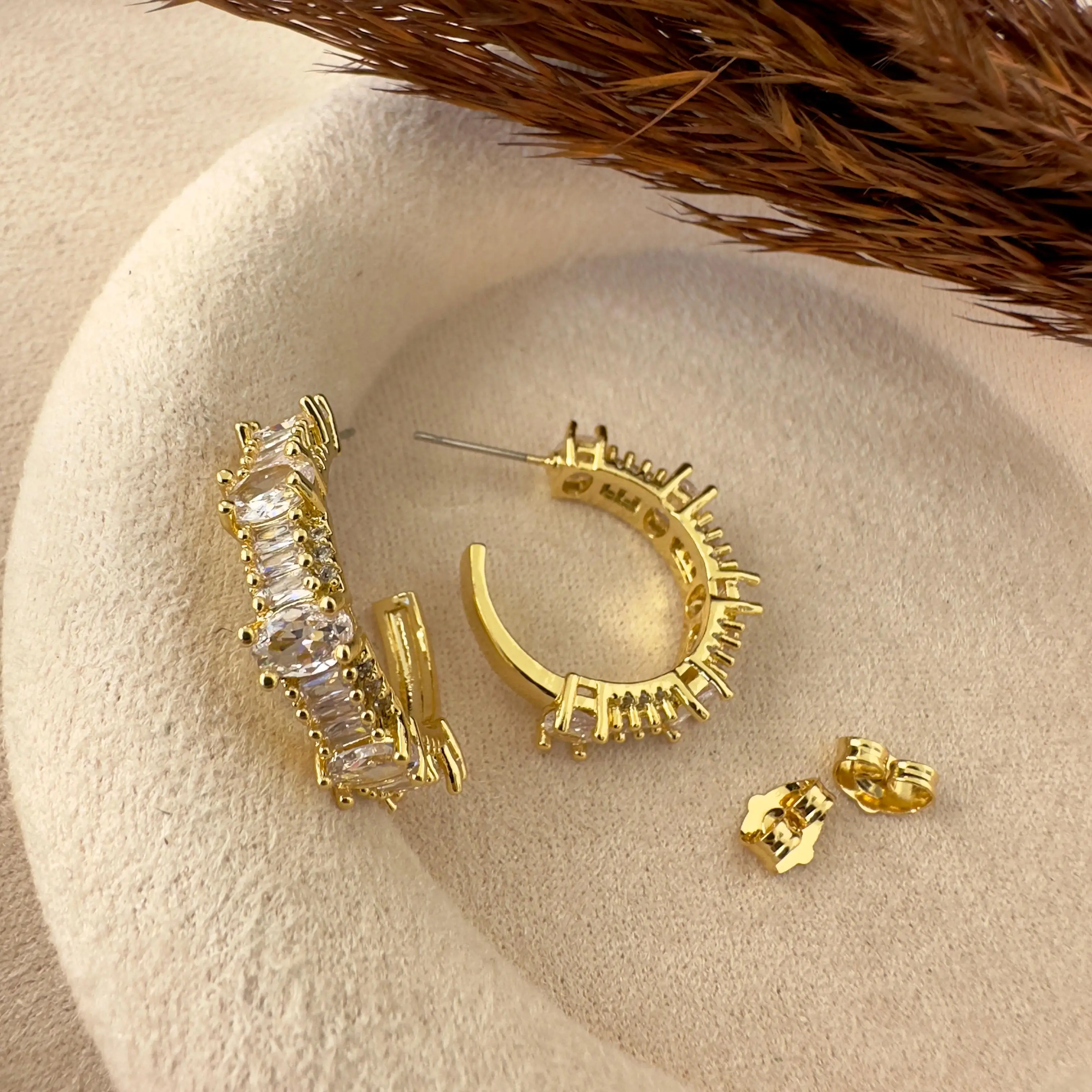 GY0036 Gold Taş Sıralı Halka Küpe