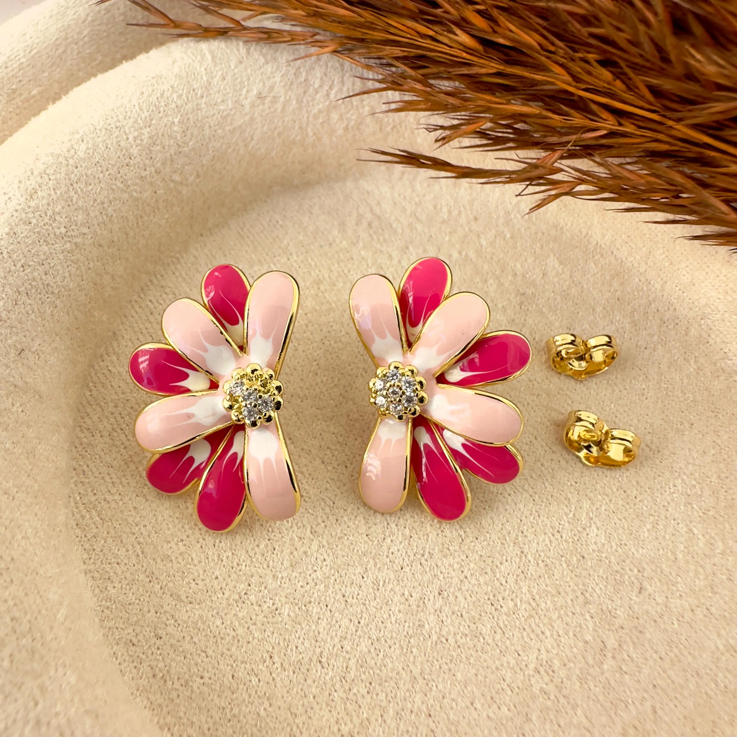 GY0047 Gold Pembe Çiçekli Küpe