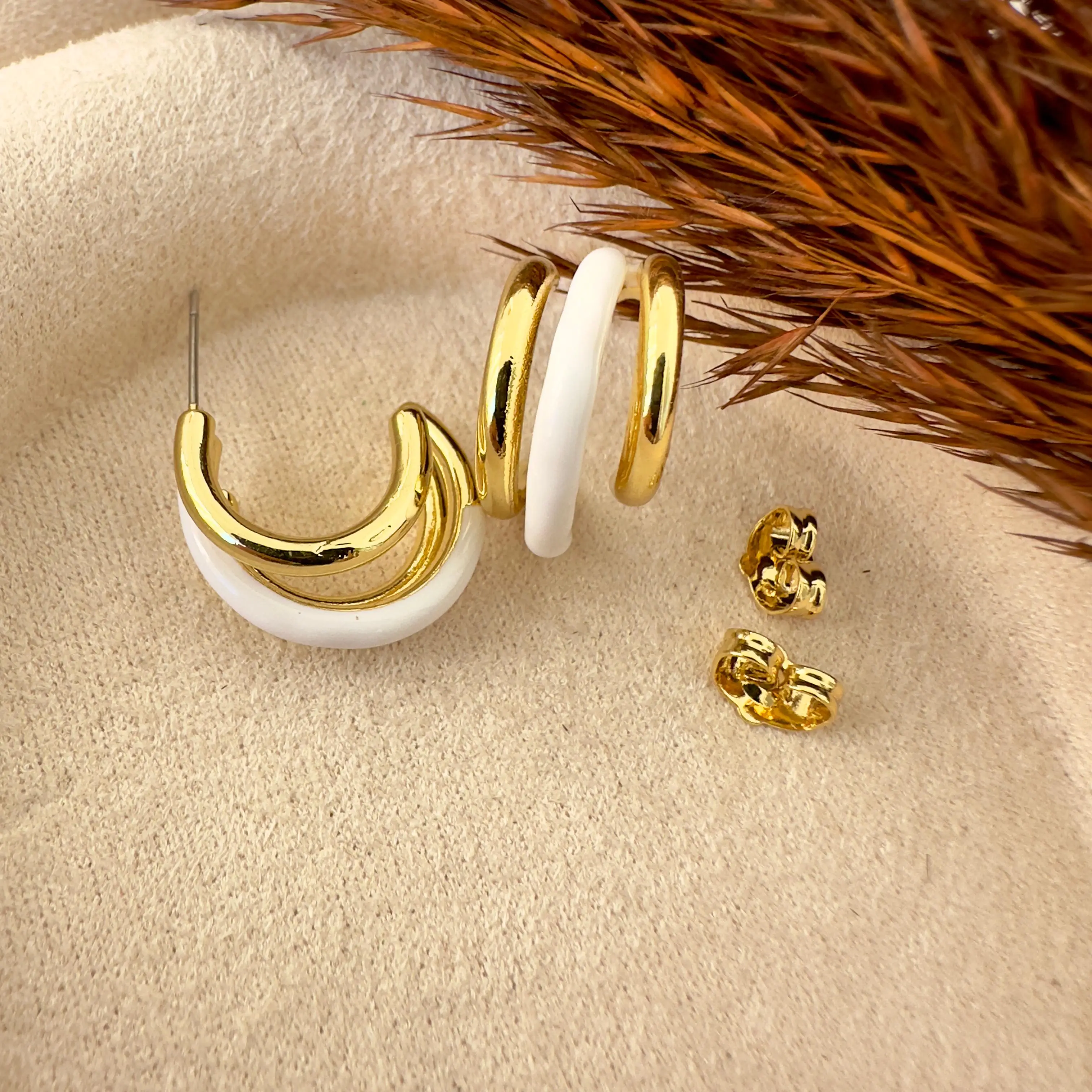GY0056 Gold Beyaz Üç Sıra Küpe