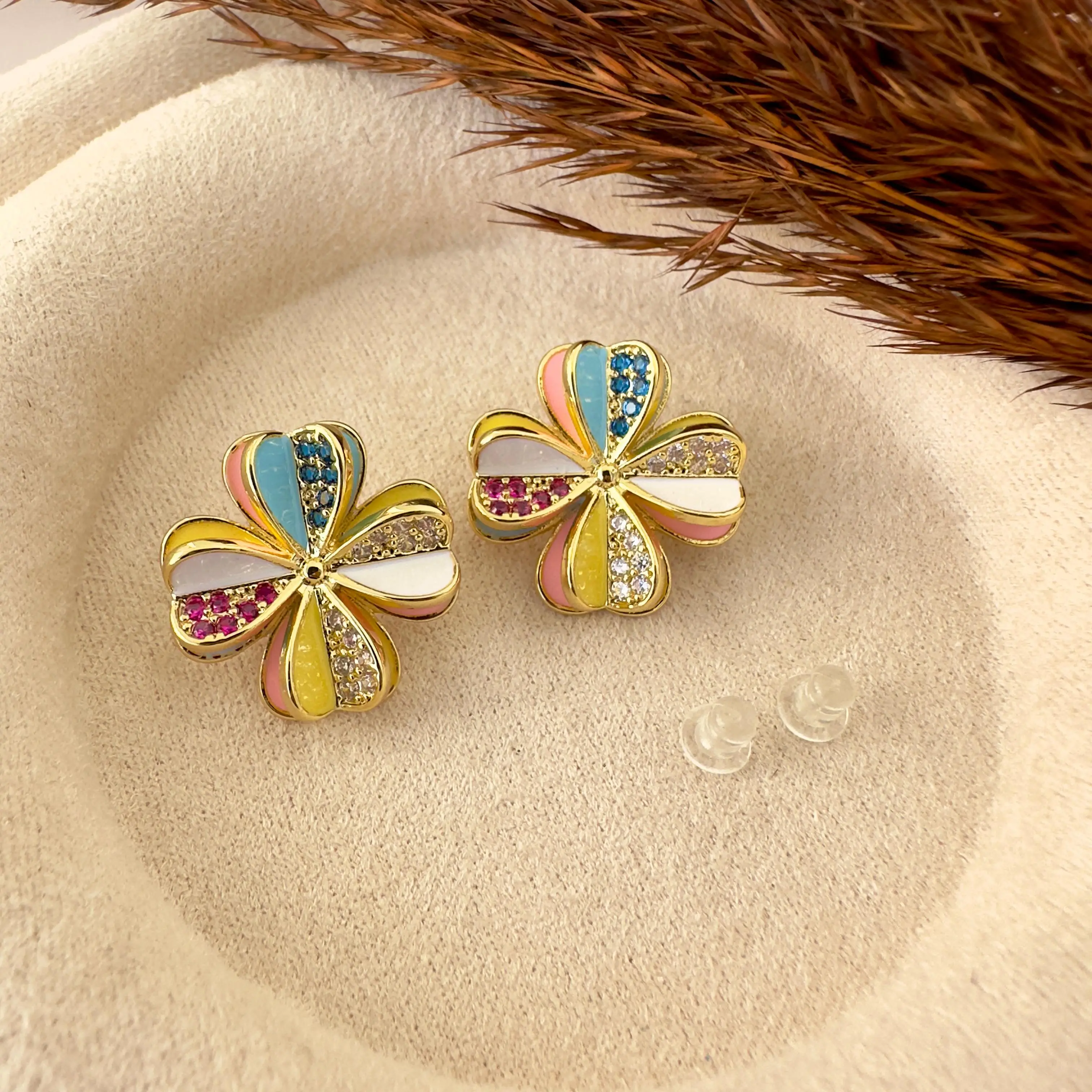 GY0057 Gold Renkli Yonca Küpe