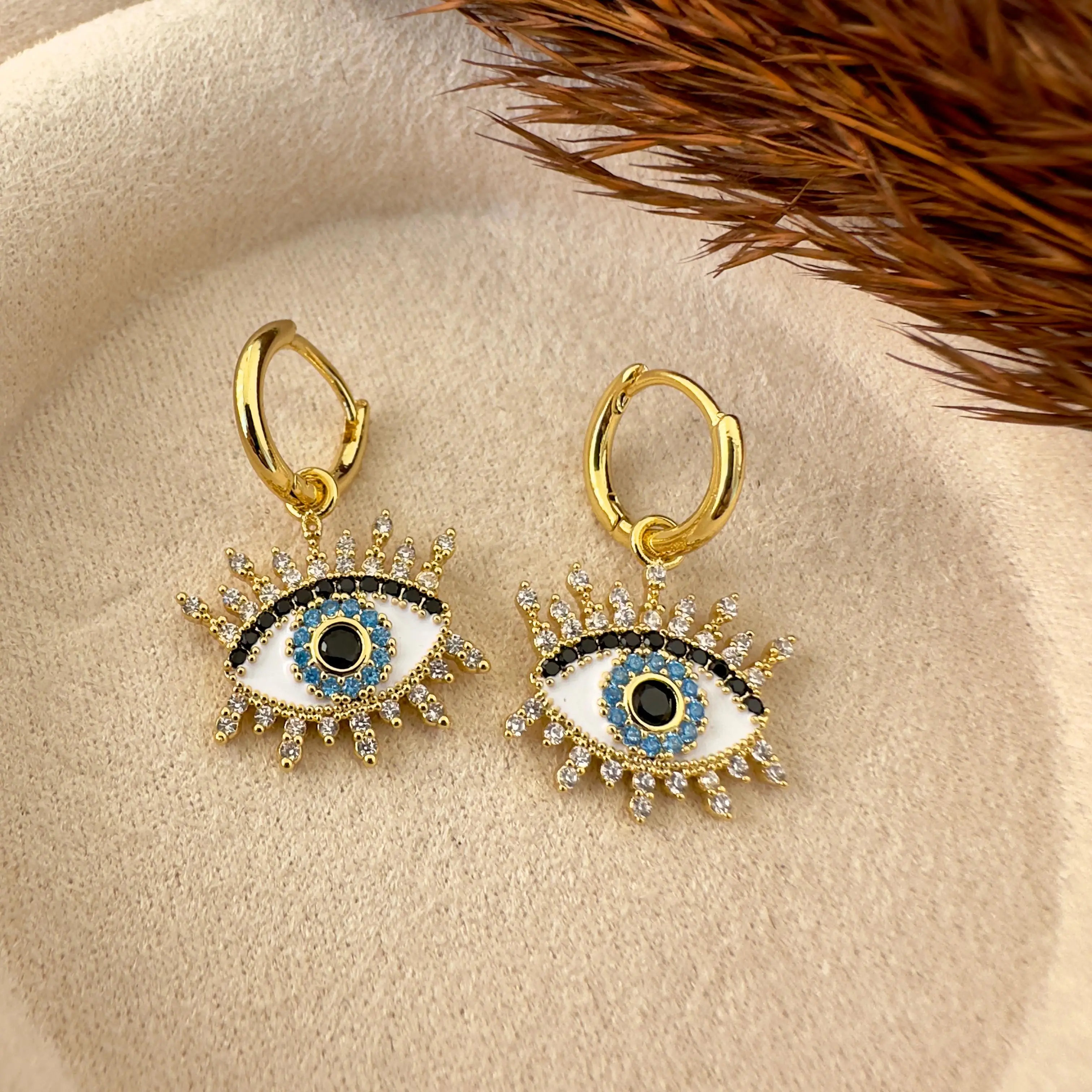 GY0068 Gold Sallantılı Göz Küpe