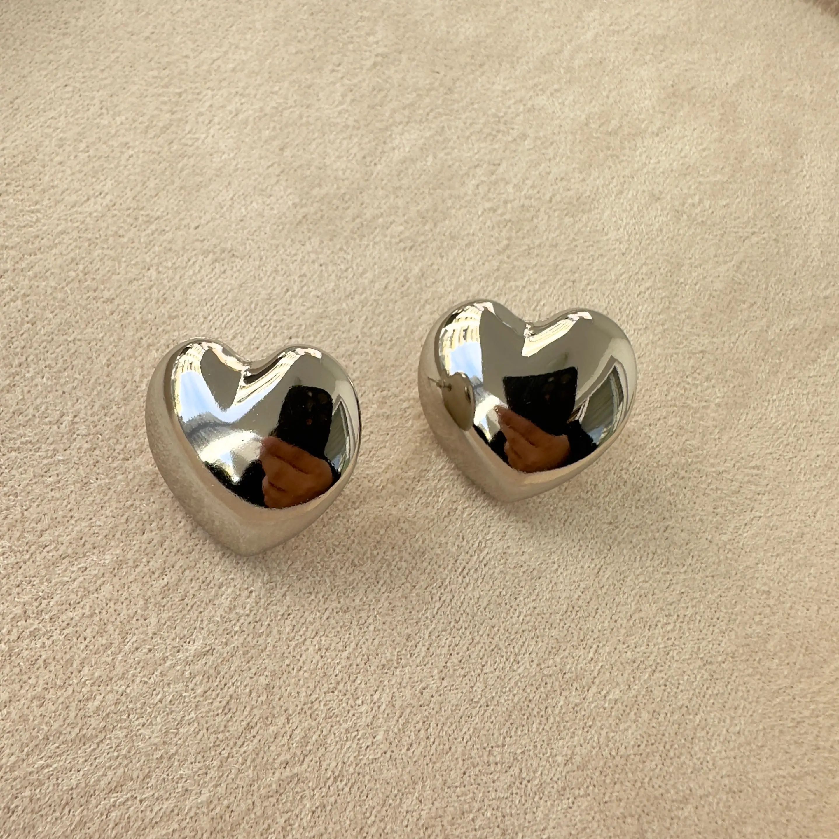 Orta Boy Bombeli Silver Kalp Küpe