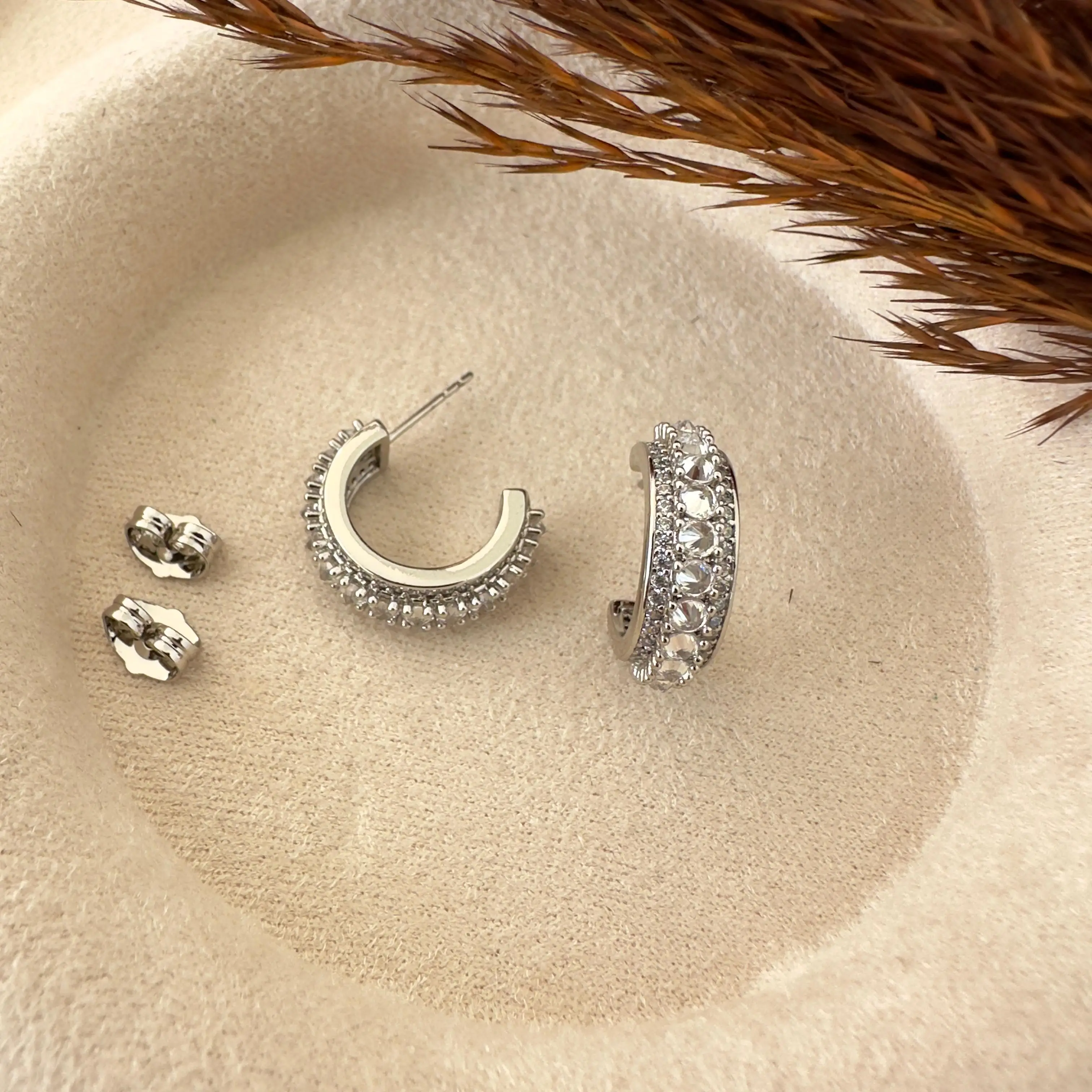 GY0084 Silver Taş Sıralı Halka Küpe