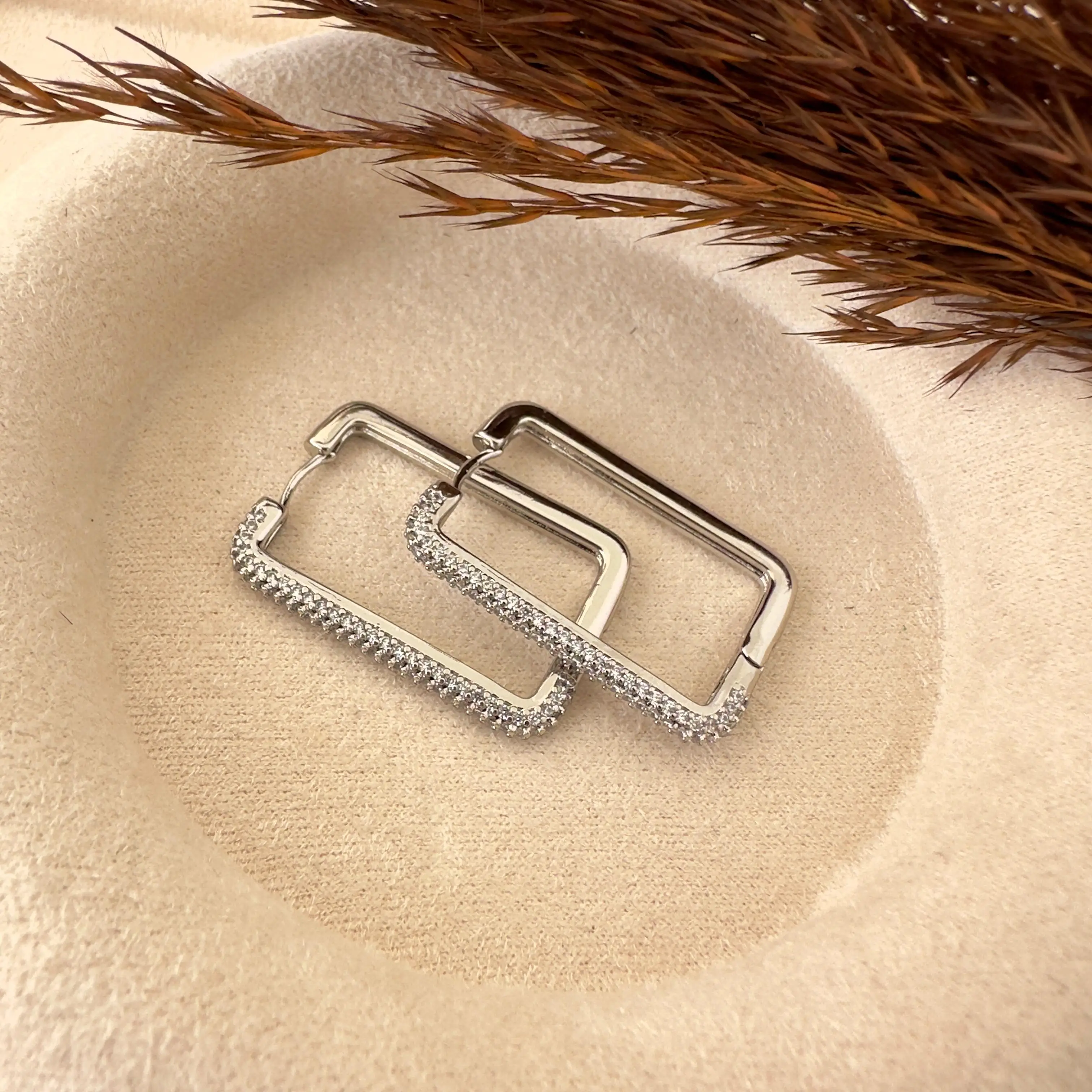 GY0085 Silver Taş Sıralı Dikdörtgen Küpe