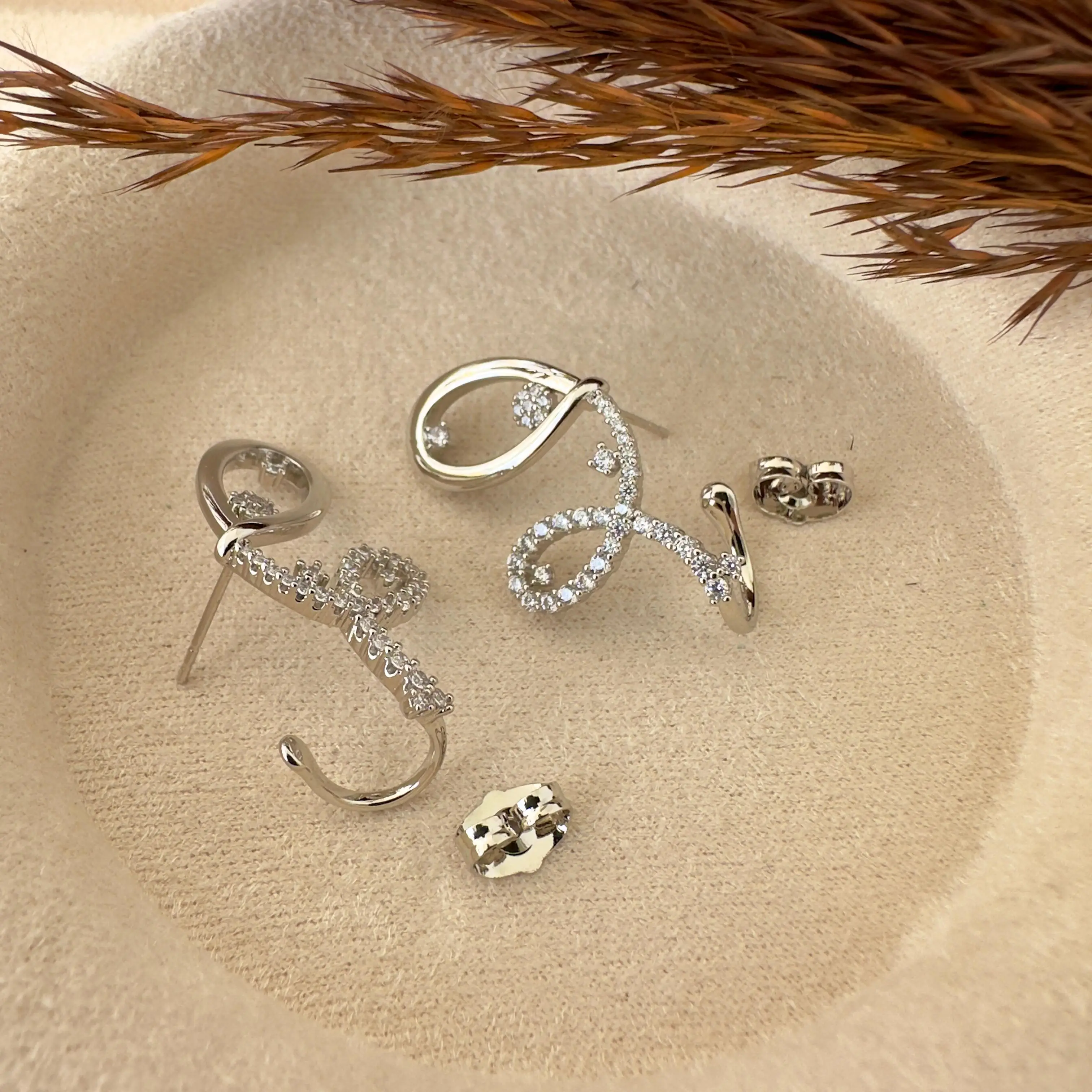 GY0087 Silver Taşlı Desen Küpe
