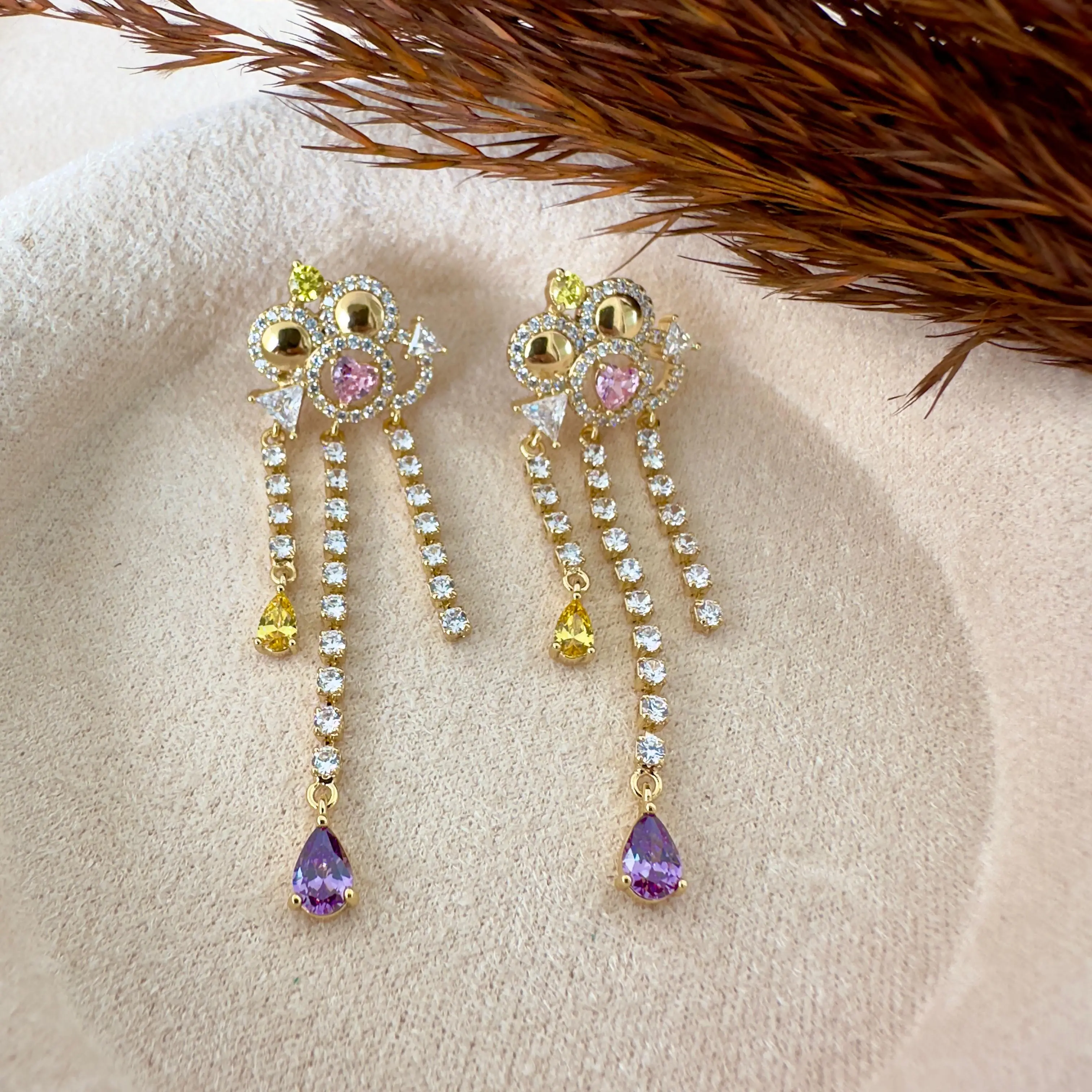 GY0112 Gold Çiçek Taşlı Küpe