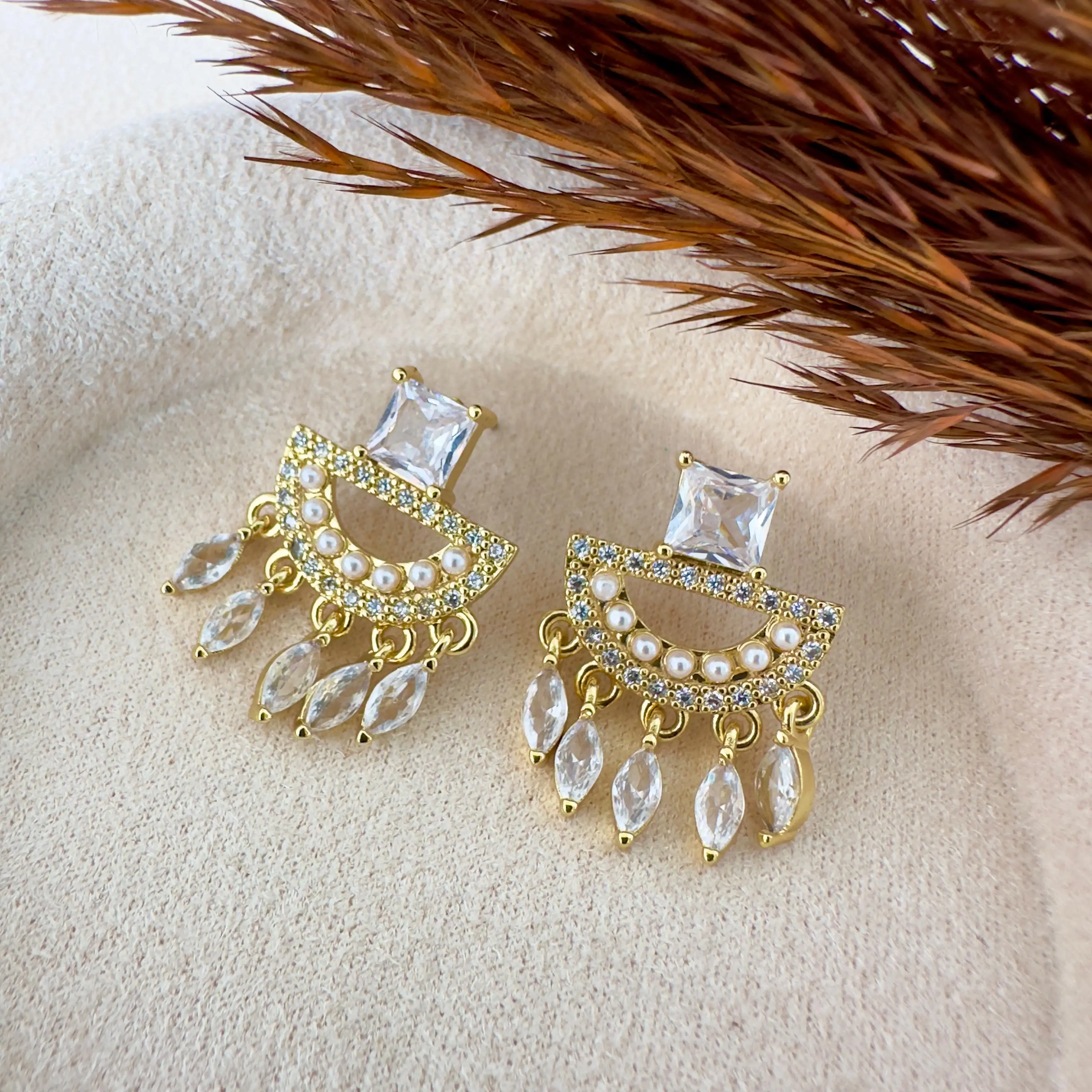 GY0115 Gold Taşlı Sallantılı Küpe