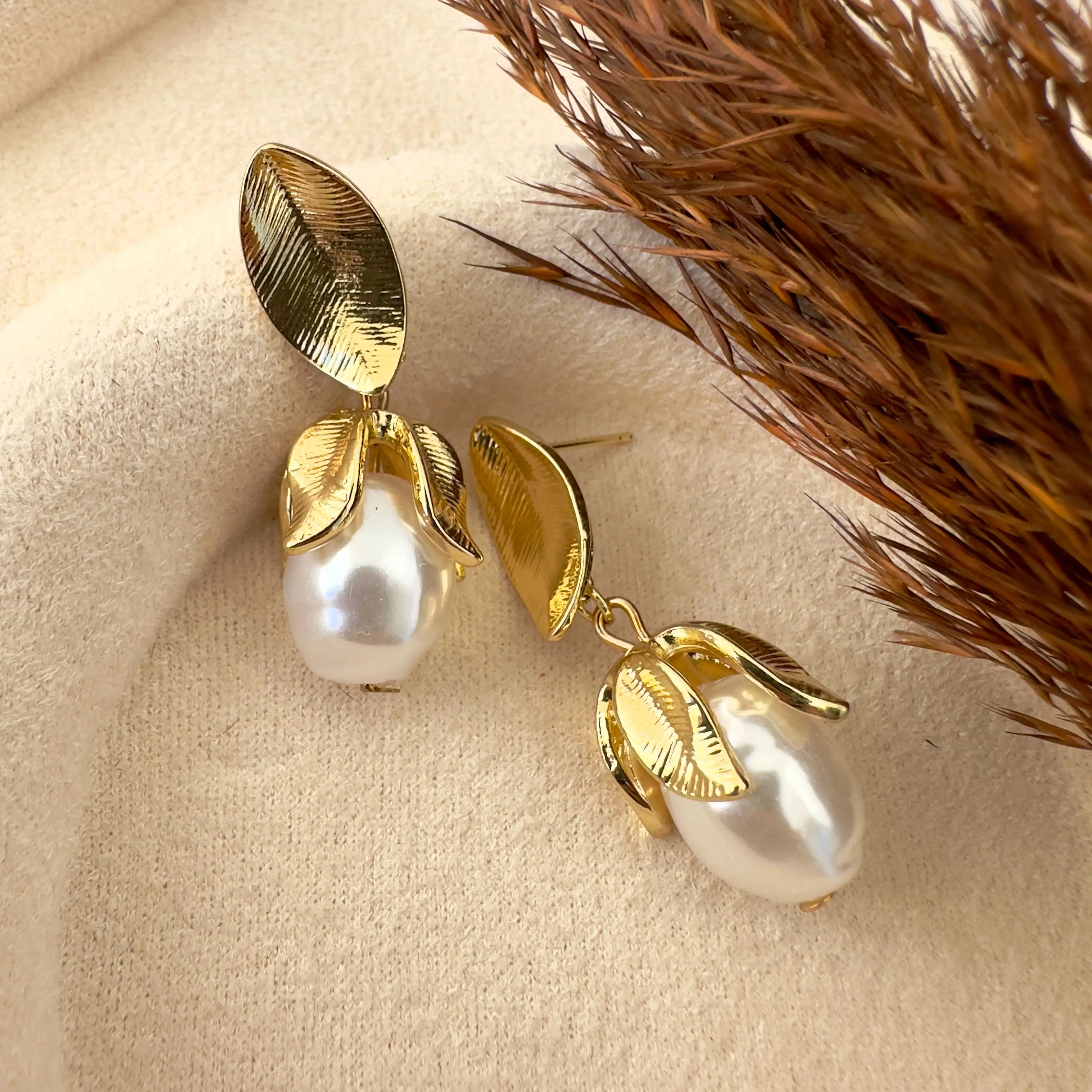 GY0162 Gold İnci Çiçek Küpe