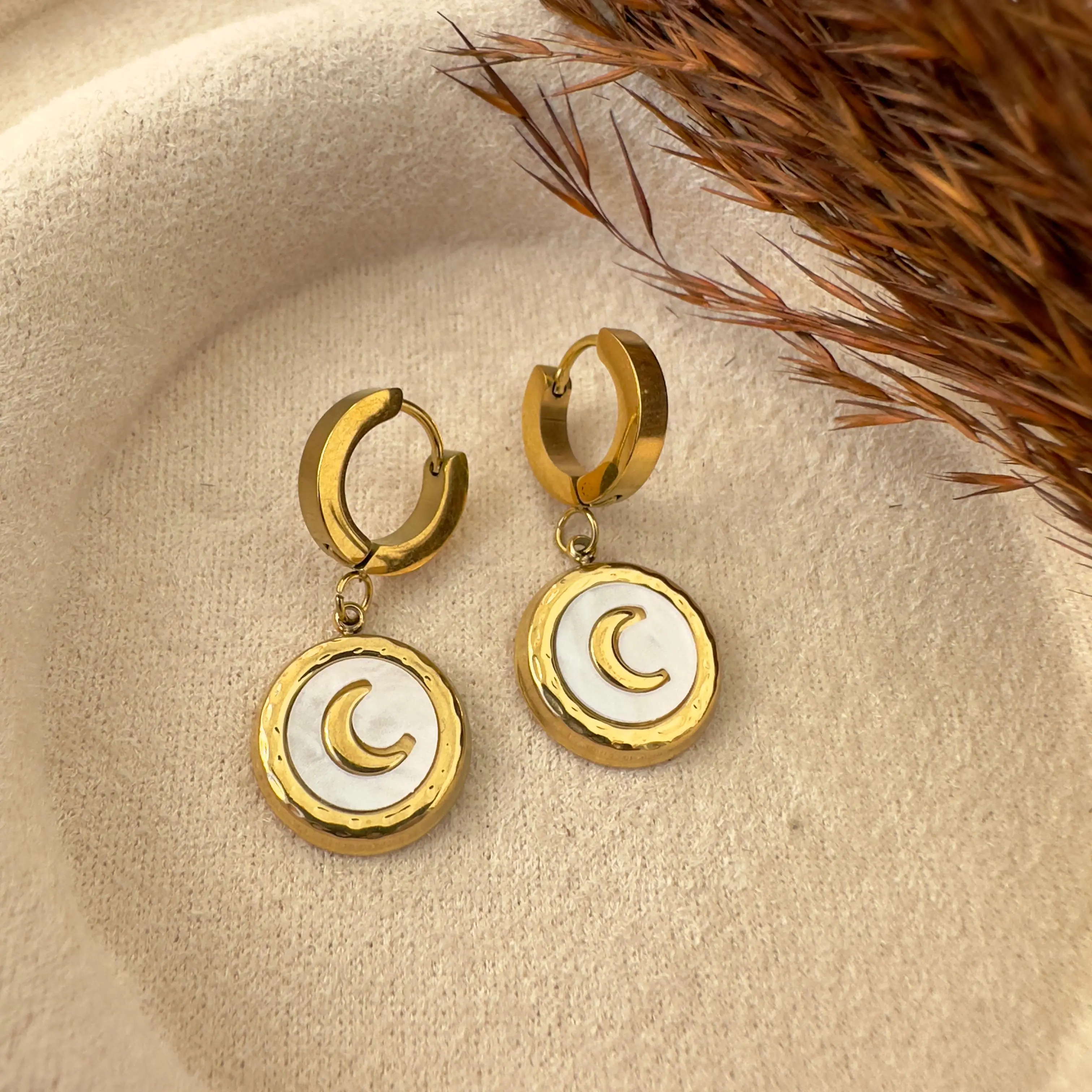 GY0184 Gold Ay Detay Küpe
