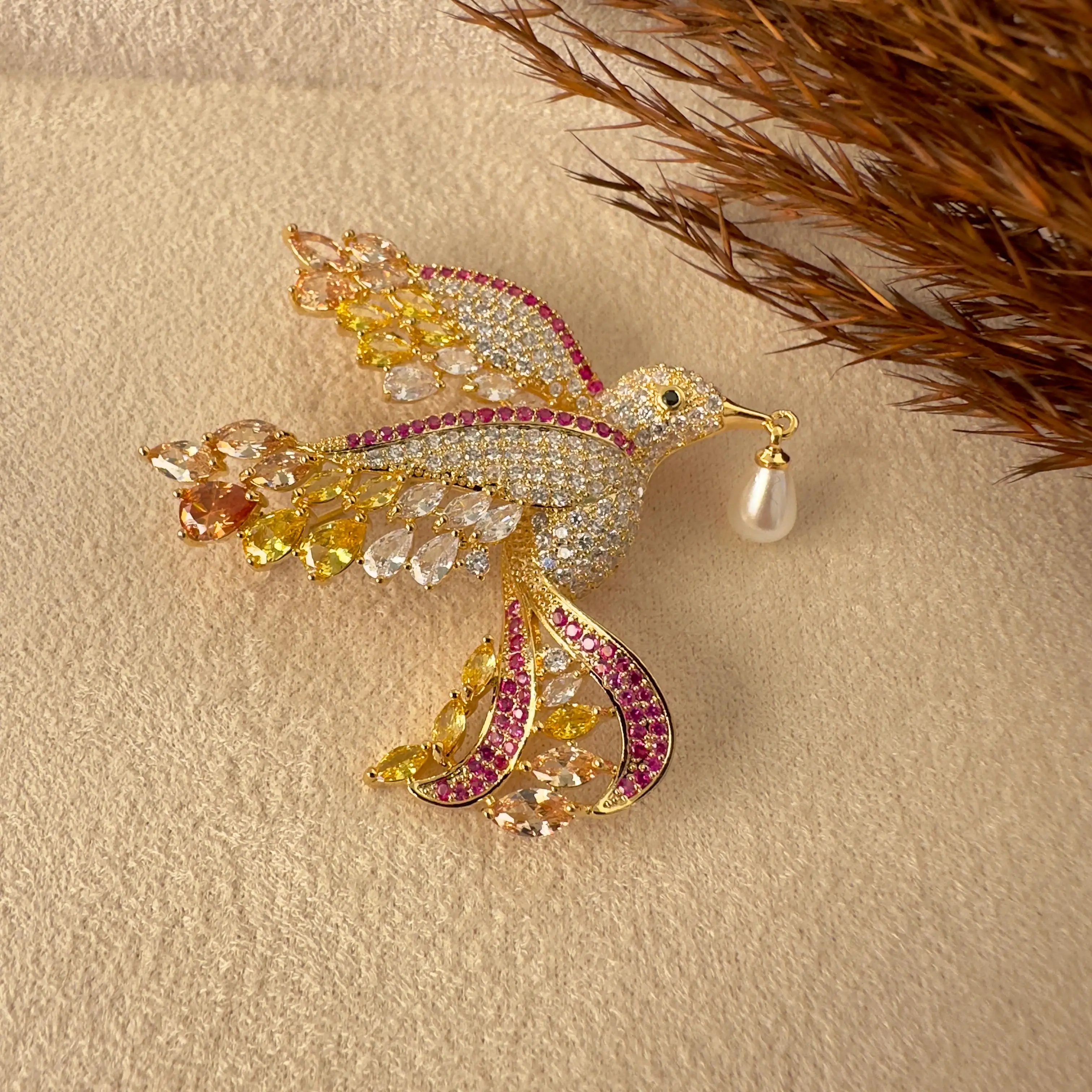 GY0008 Gold Renkli Taşlı Kuş Broş