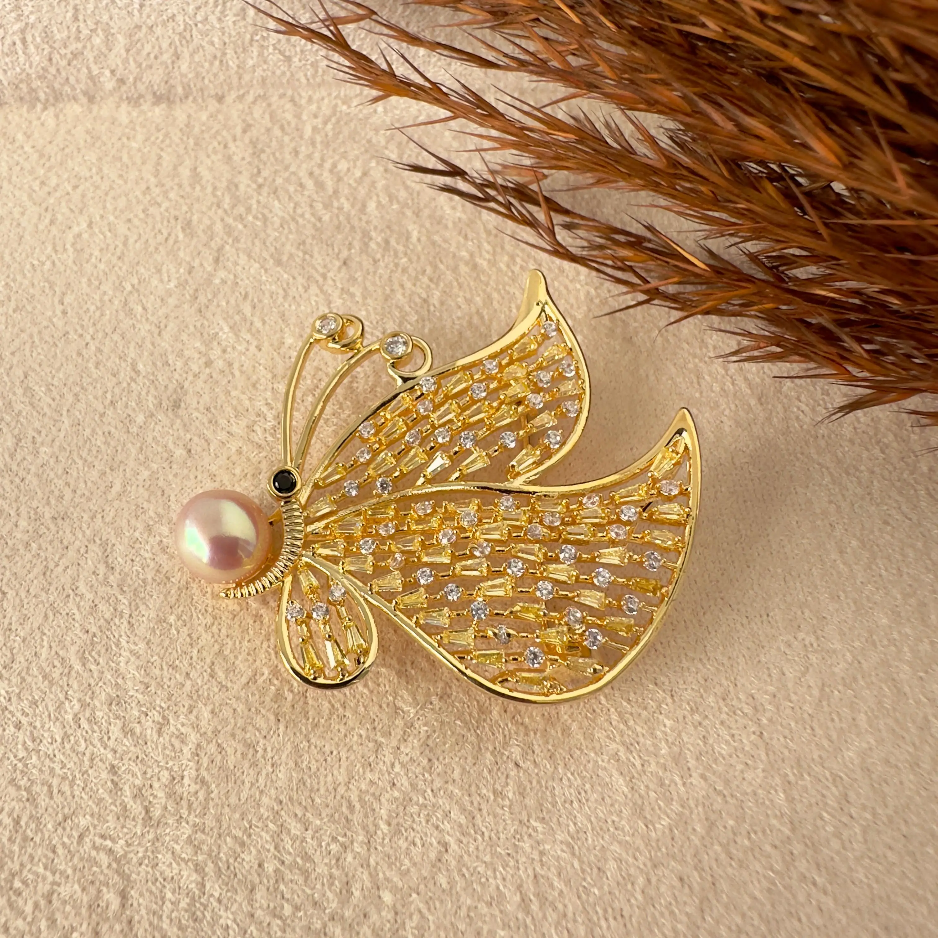 GY0009 Gold Kelebek Broş
