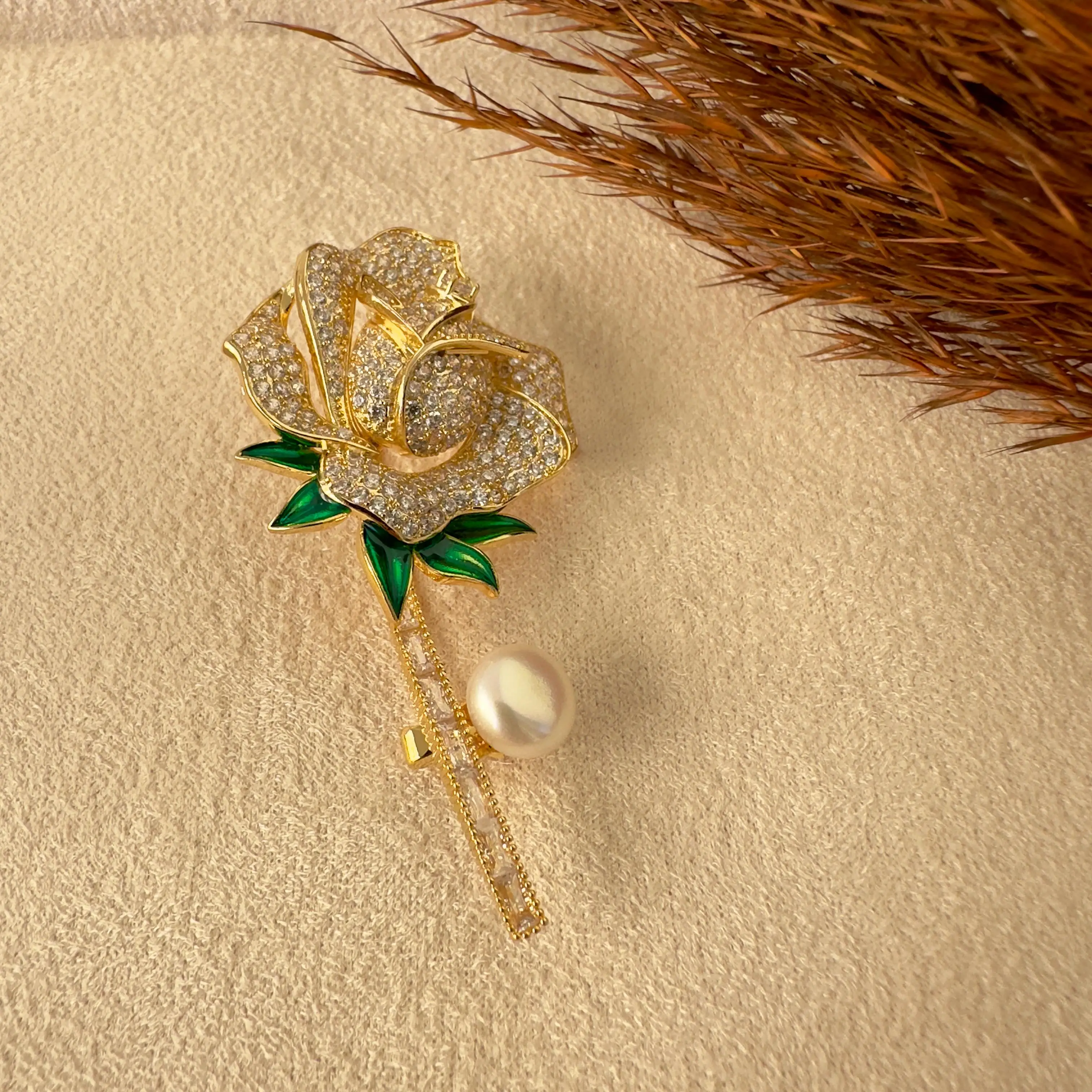GY0016 Gold Gül Figürlü Broş