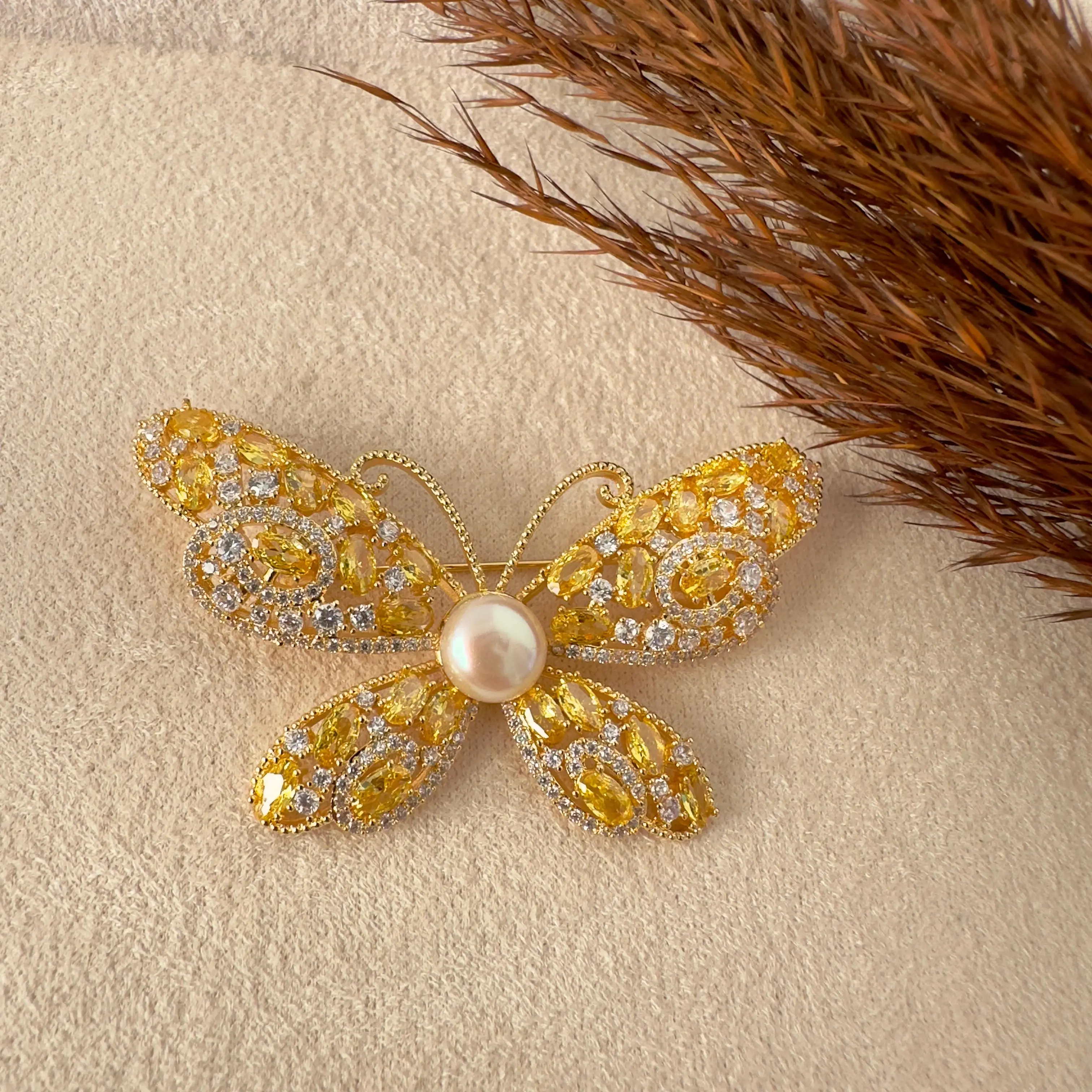 GY0019 Gold Sarı Taşlı Kelebek Broş