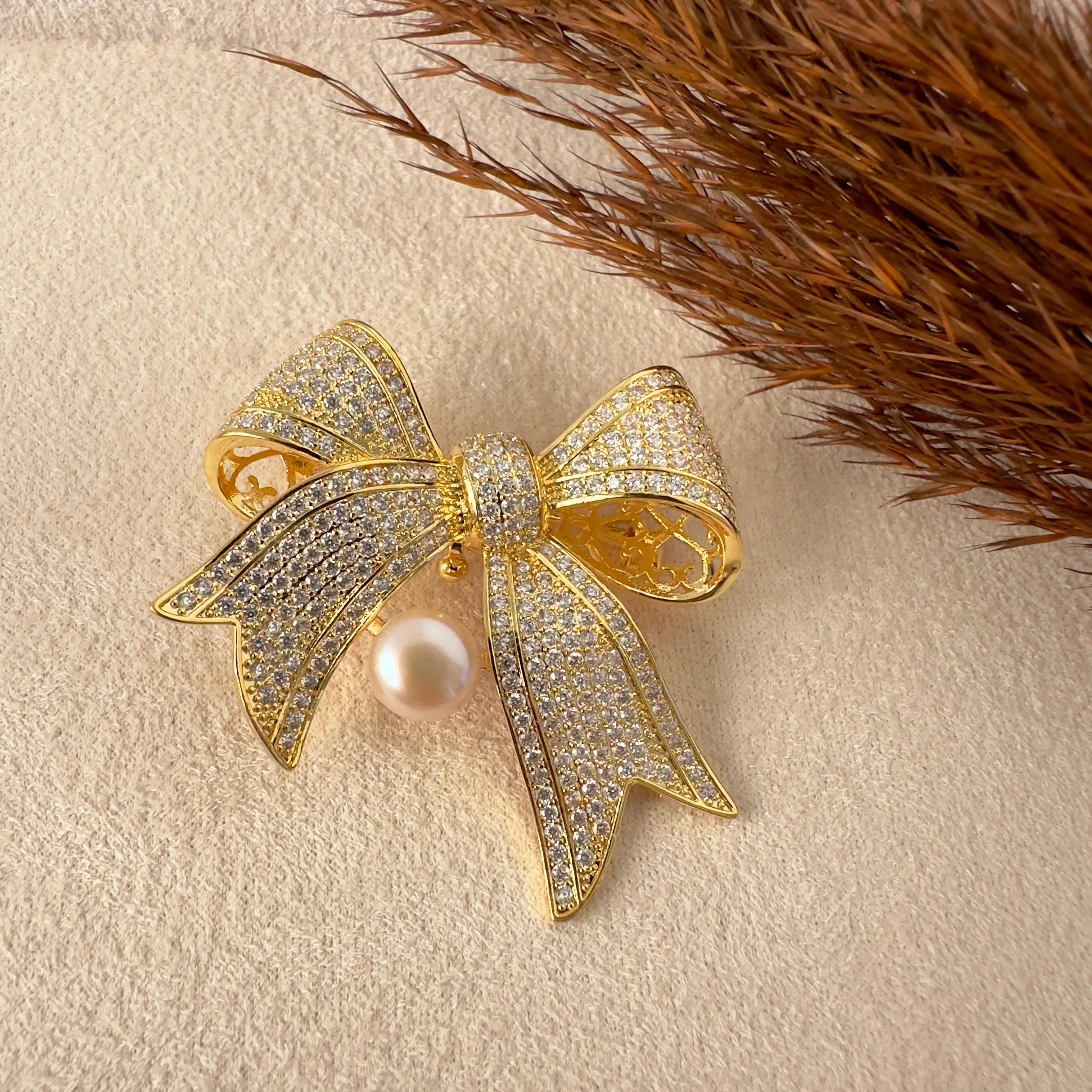 GY0020 Gold Fiyonk Broş
