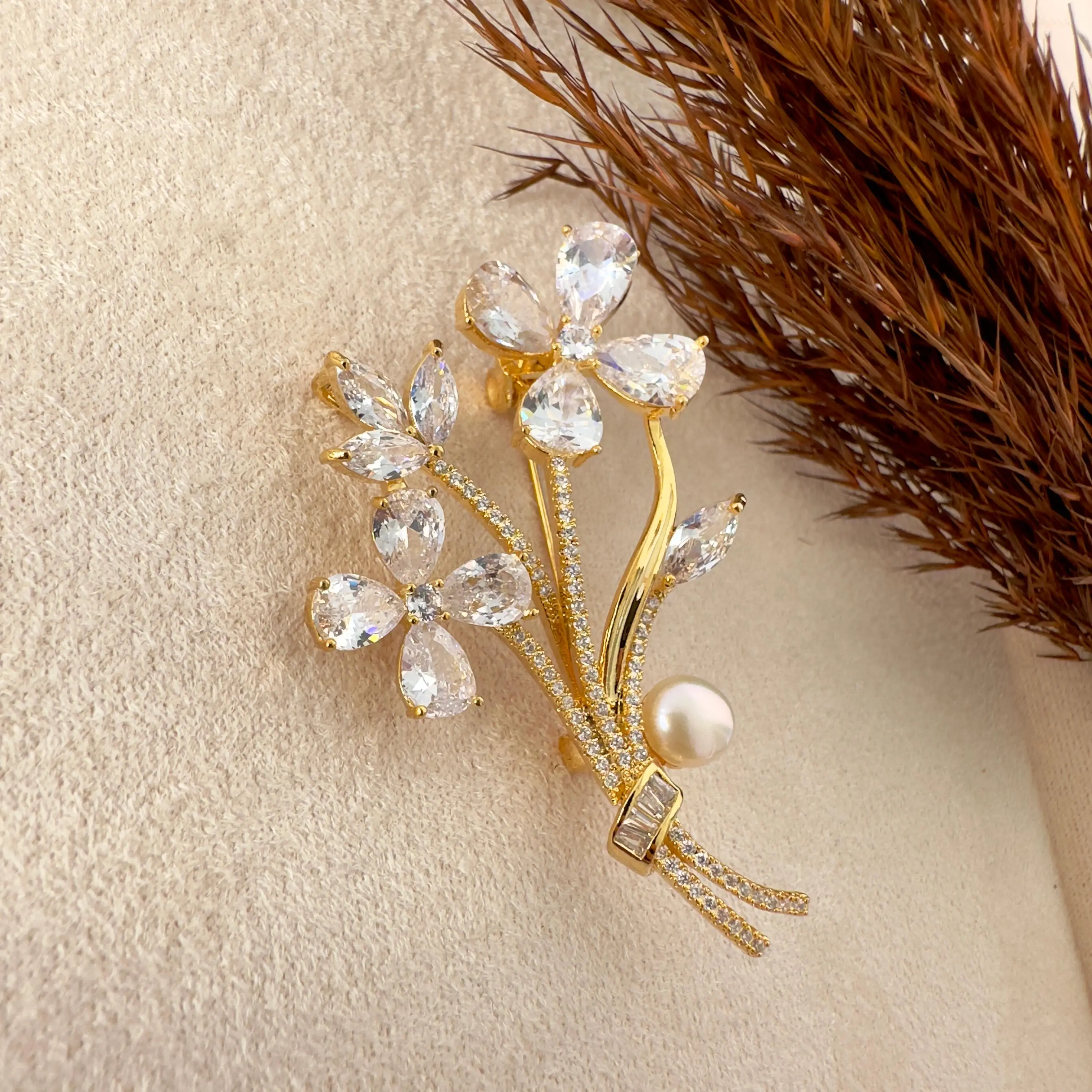 GY0021 Gold Çiçek Buketi Broş