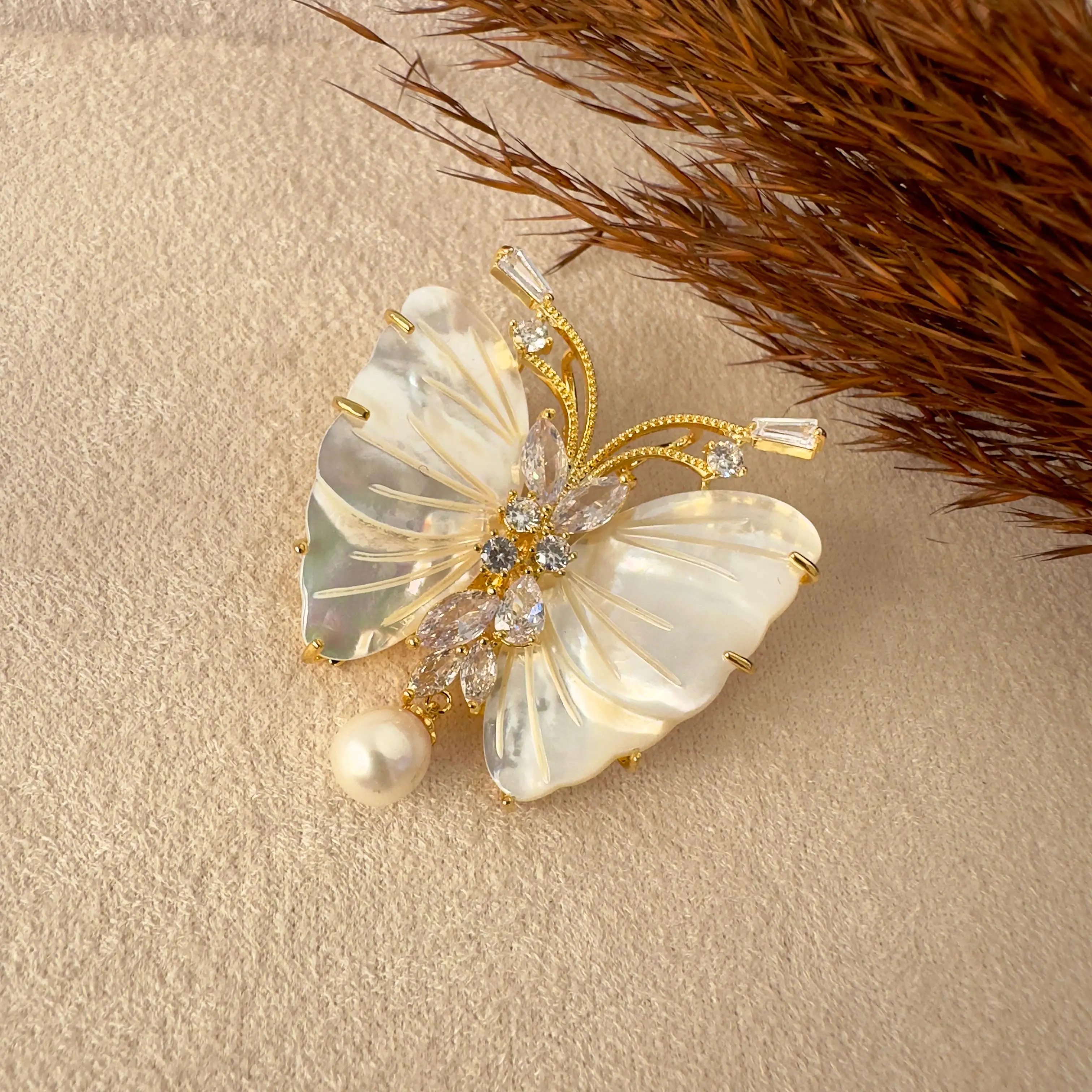 GY0022 Gold Sedef Kelebek Broş