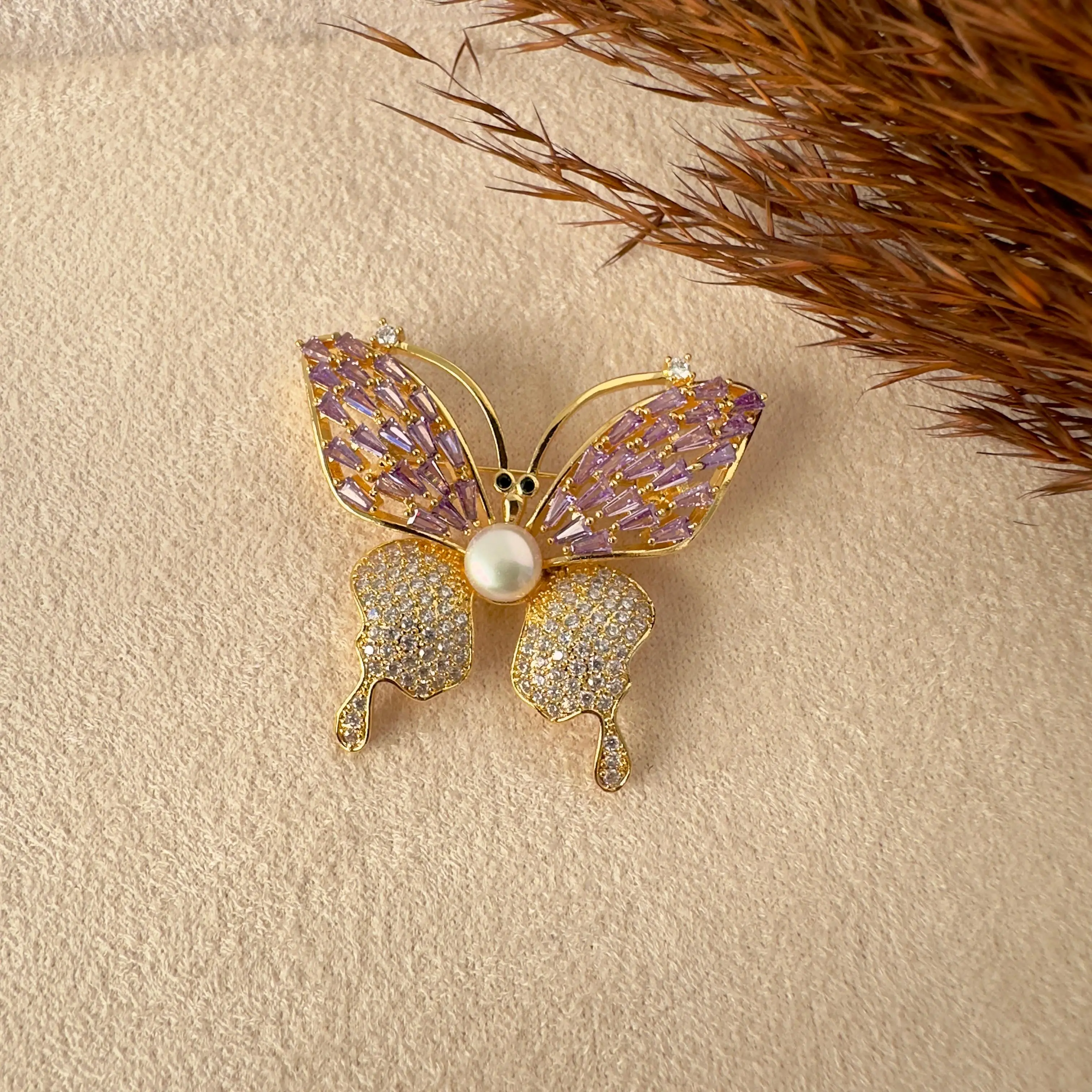 GY0023 Gold Mor Taşlı Kelebek Broş