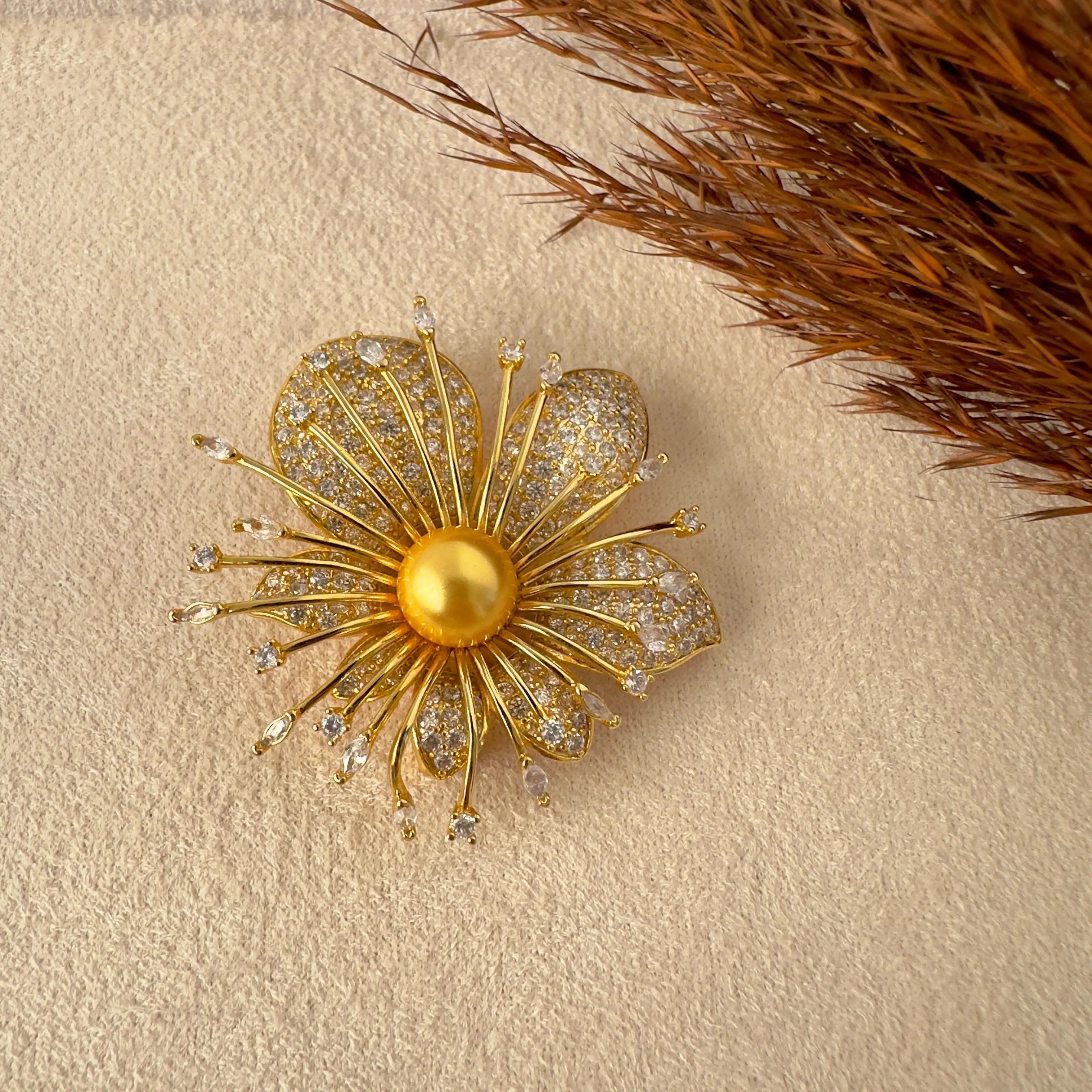 GY0025 Gold Çiçek Broş