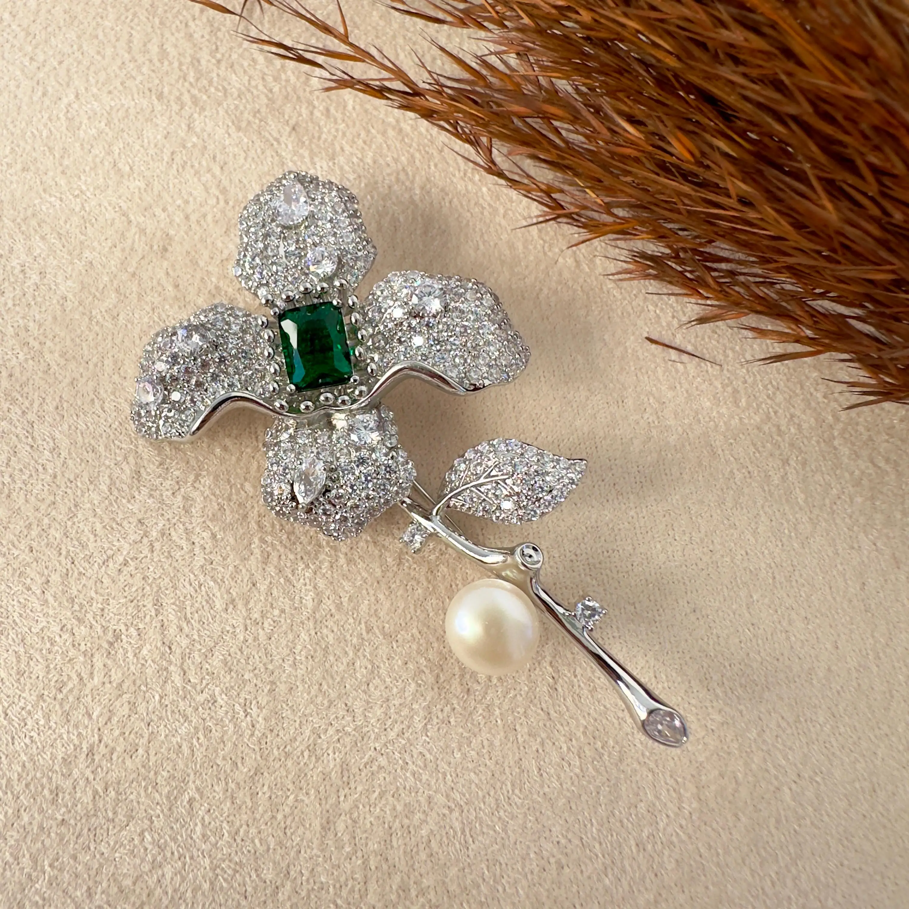GY0036 Silver Çiçek Broş