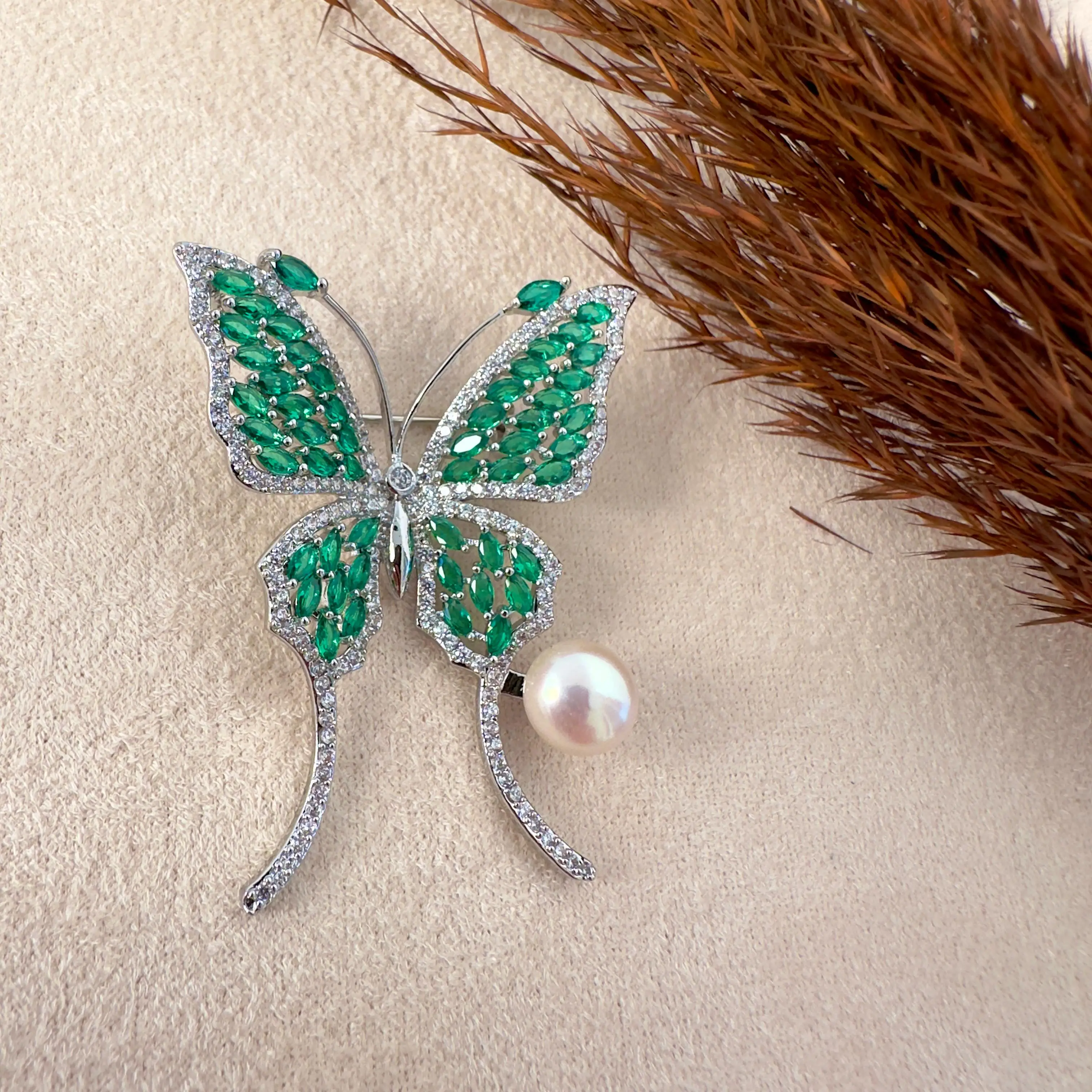 GY0038 Silver Yeşil Taşlı Kelebek Broş