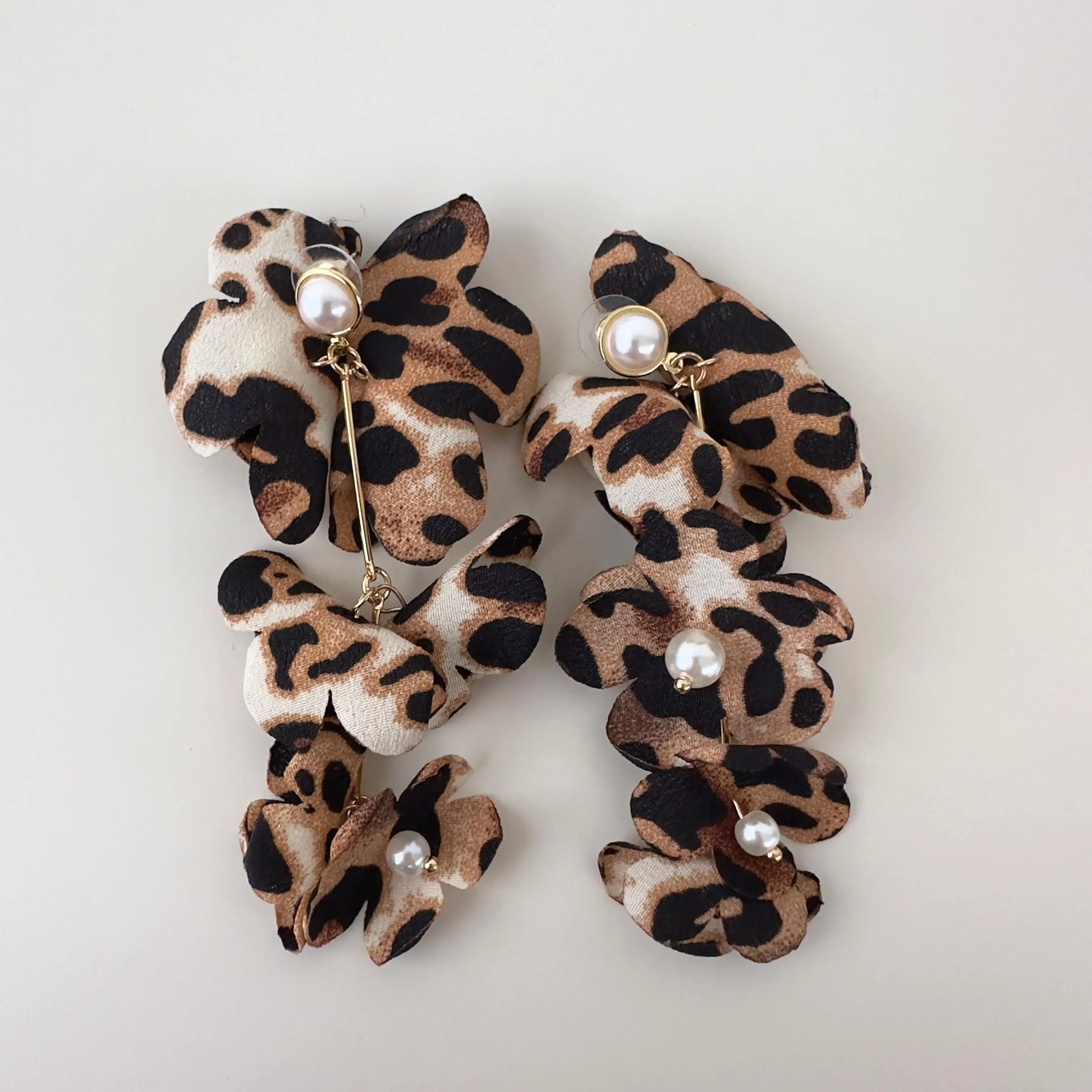 GY0203 Gold Leopar Küpe