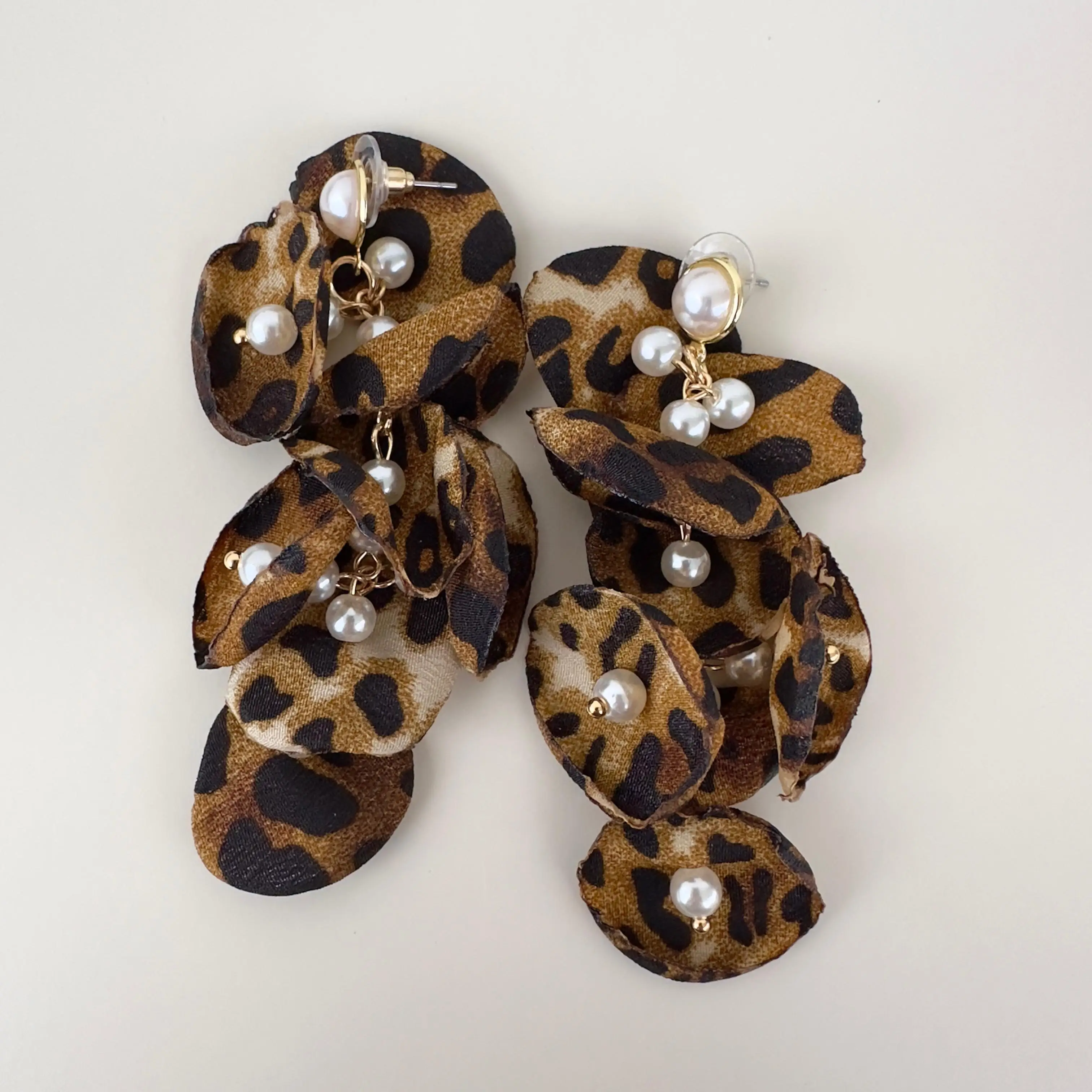 GY0206 Gold Leopar Küpe