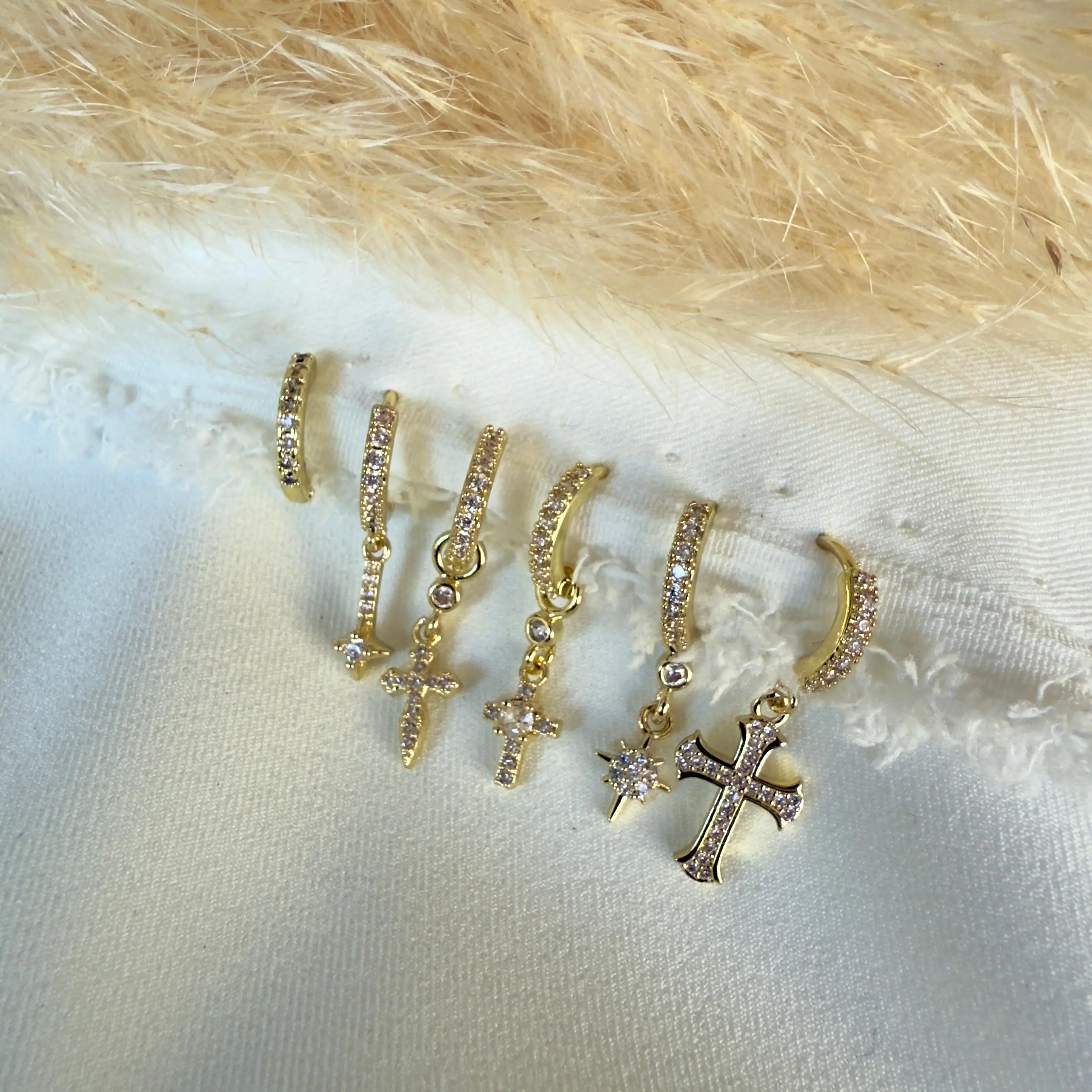 GY0005 Haç Temalı Gold Set Küpe