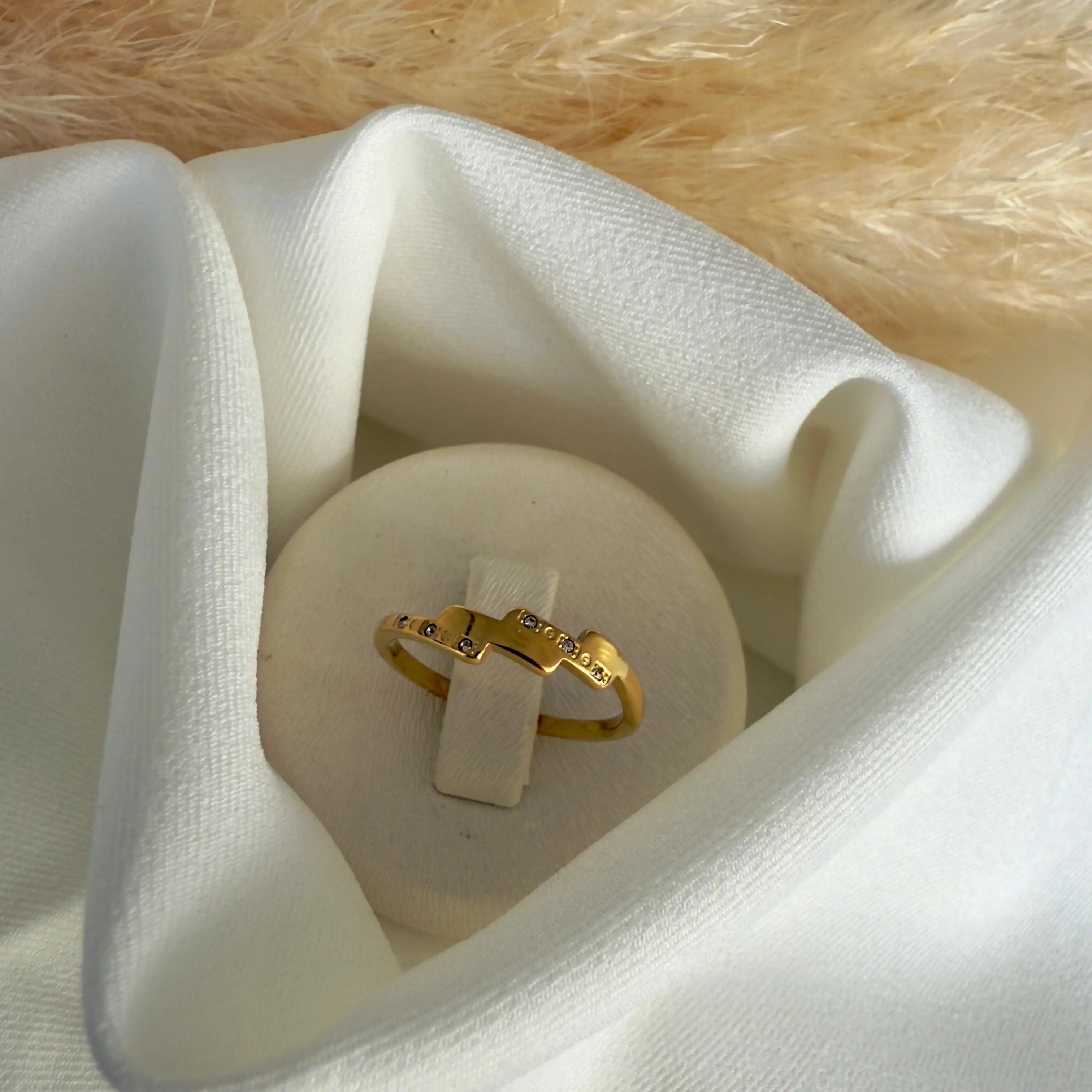 GY0096 Gold Taşlı Zigzag Yüzük
