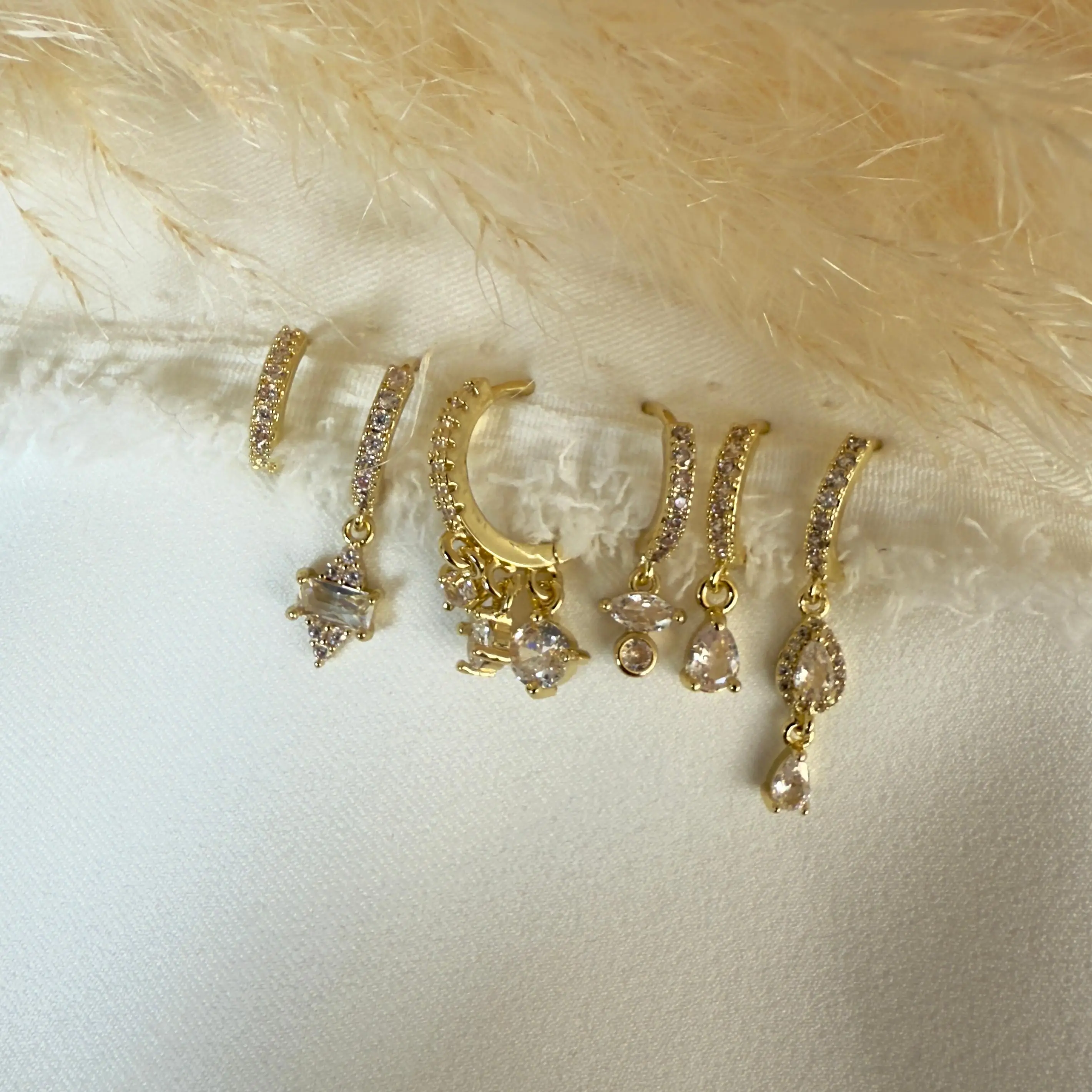 GY0011 Damla Taş Detaylı Gold Set Küpe
