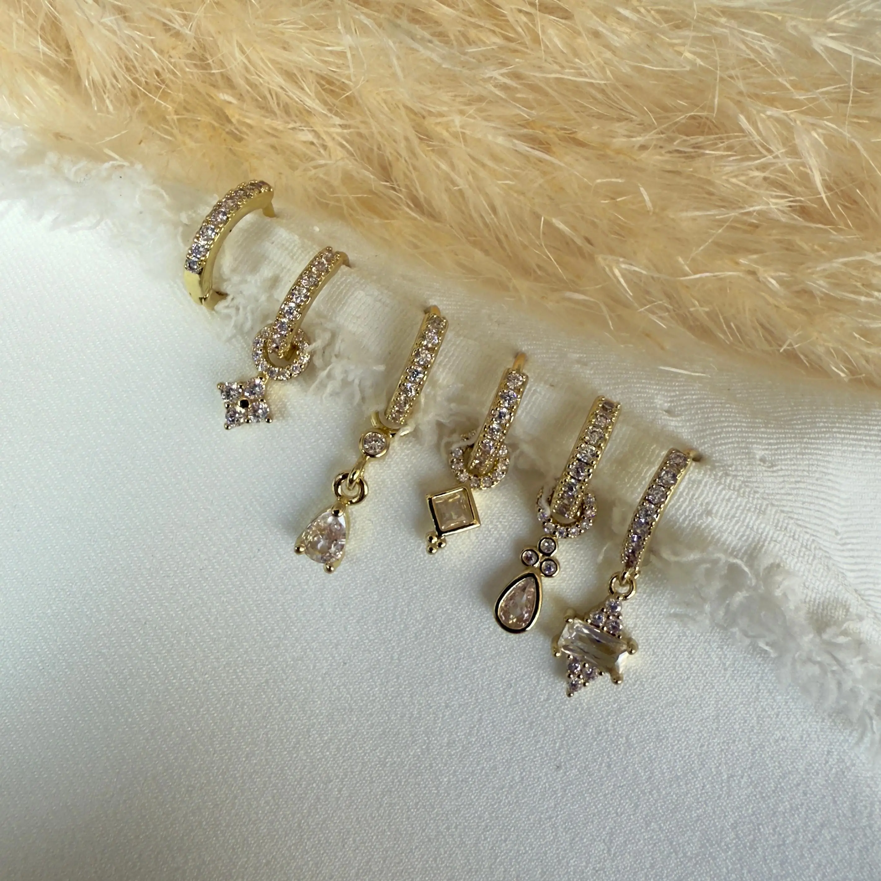 GY0017 Taşlı Gold Set Küpe